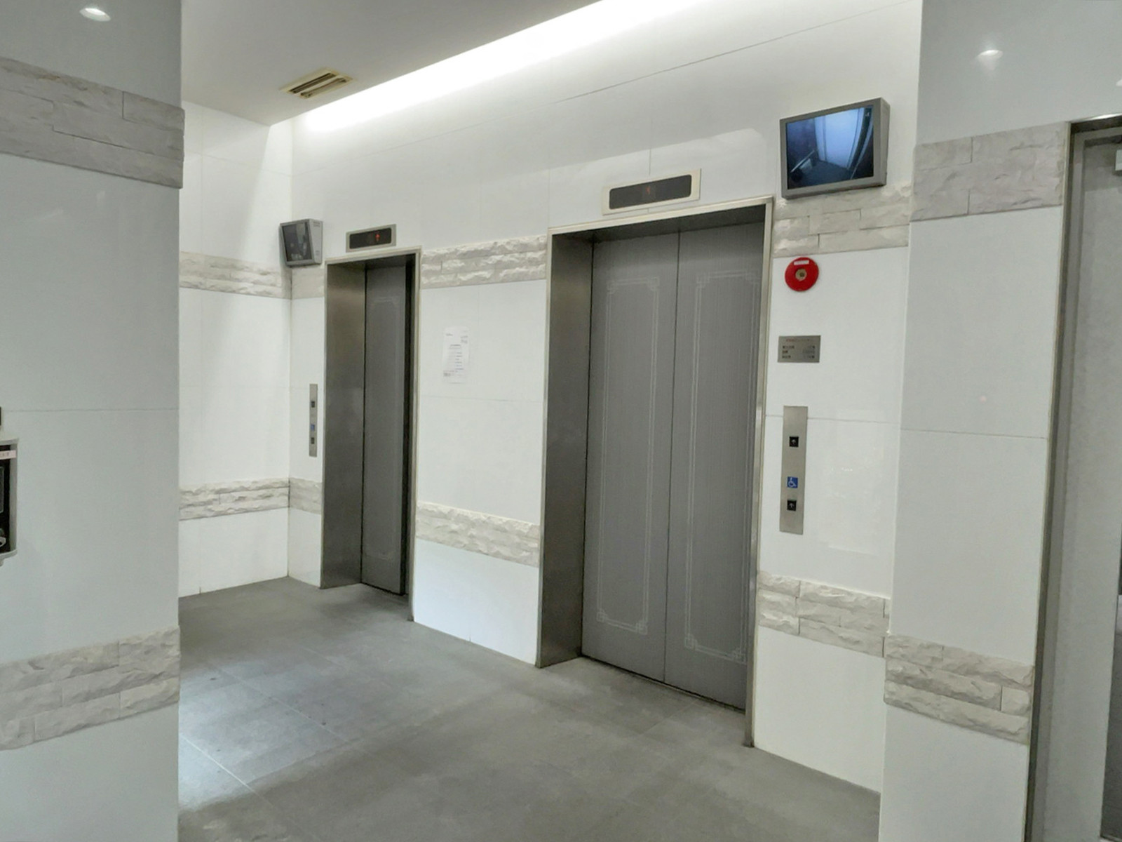 エレベーター(2基)