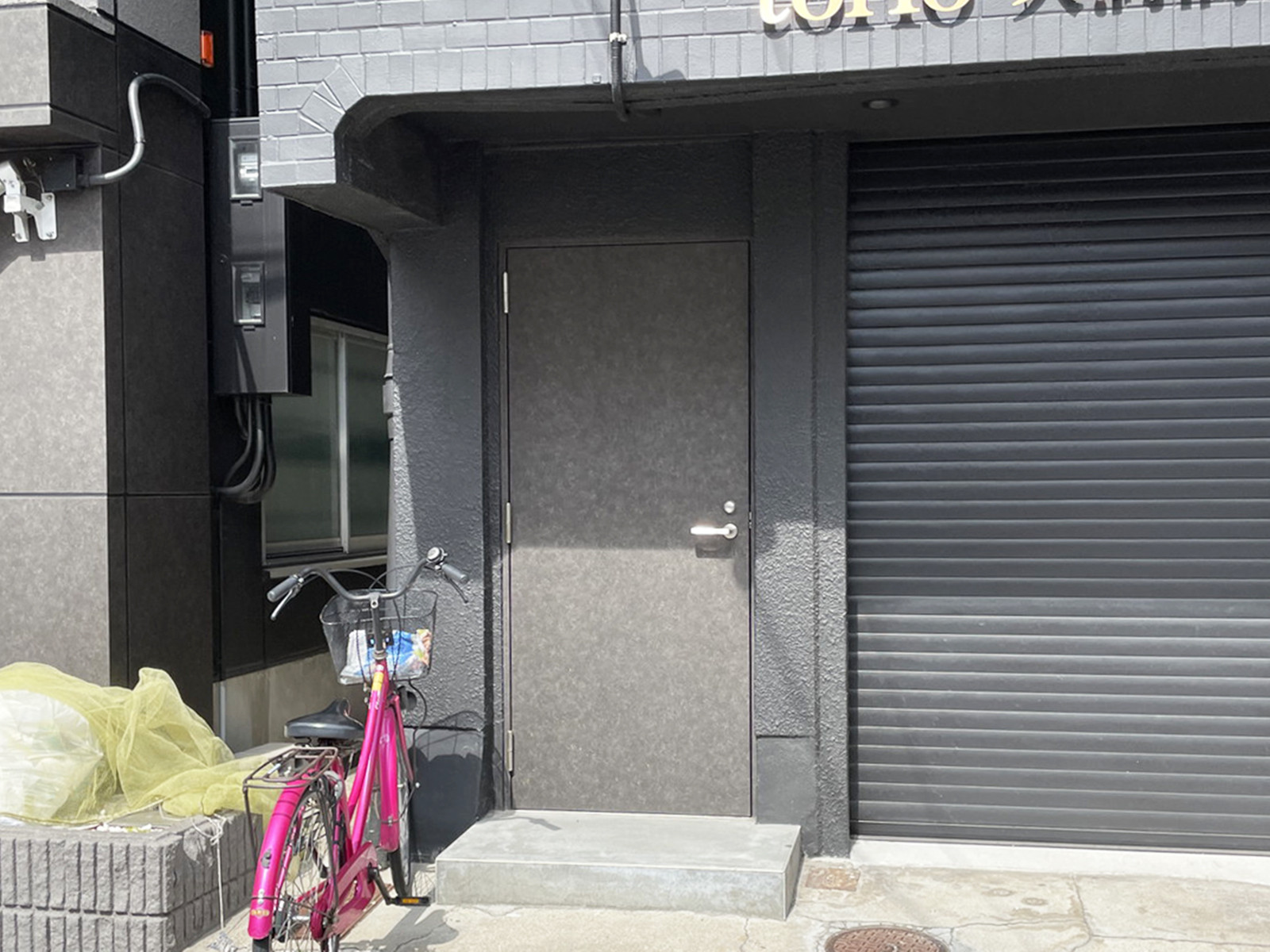 オフィスビル出入口