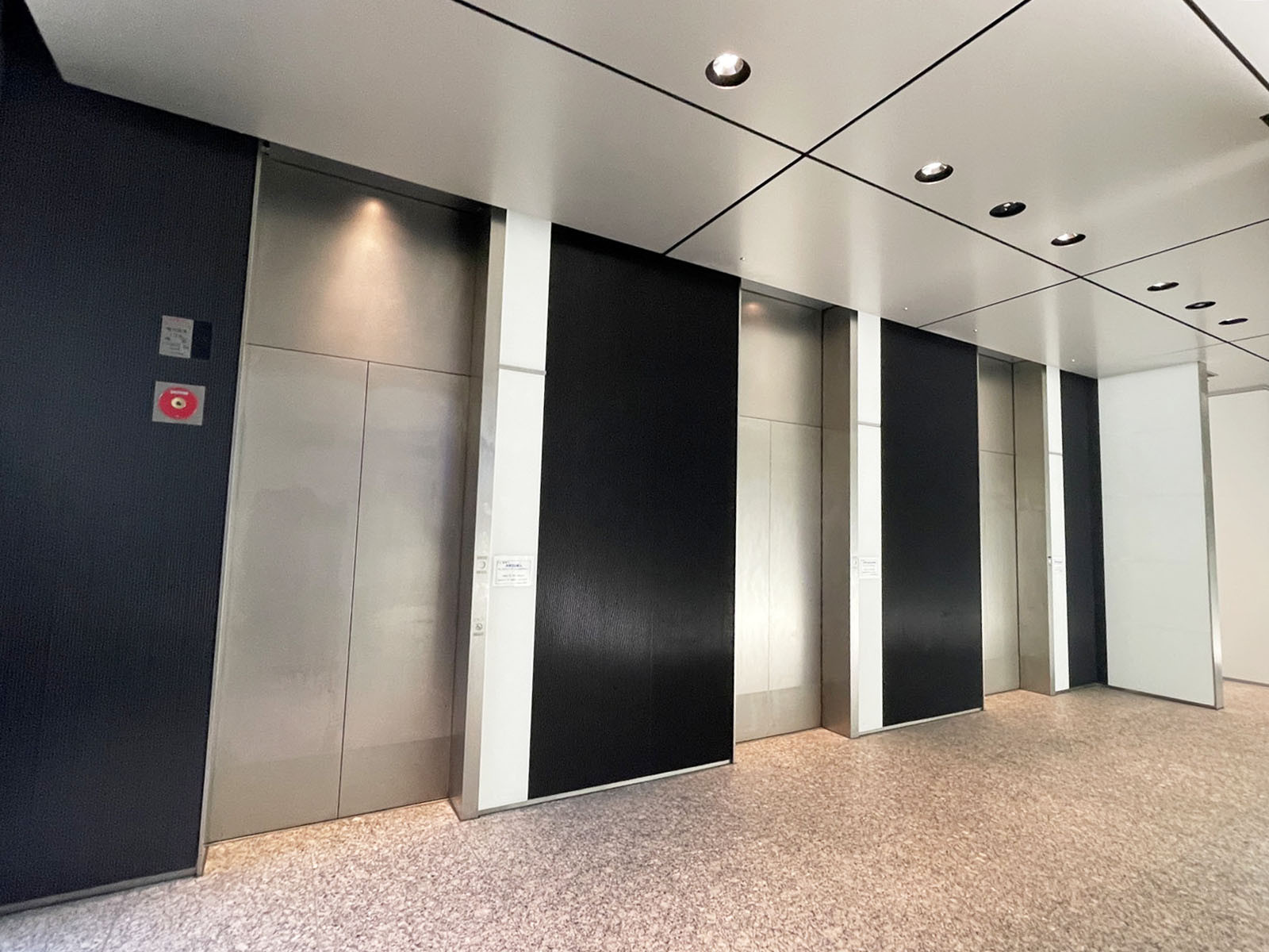 エレベーター3基