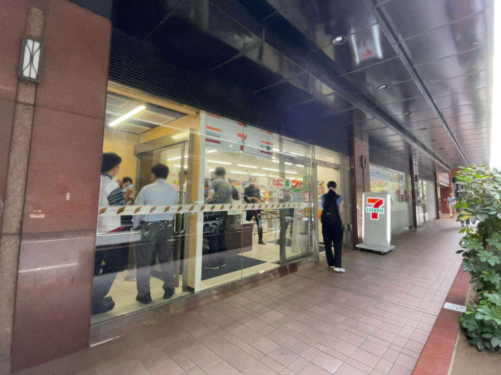 1階のセブン-イレブン 銀座6丁目中央店