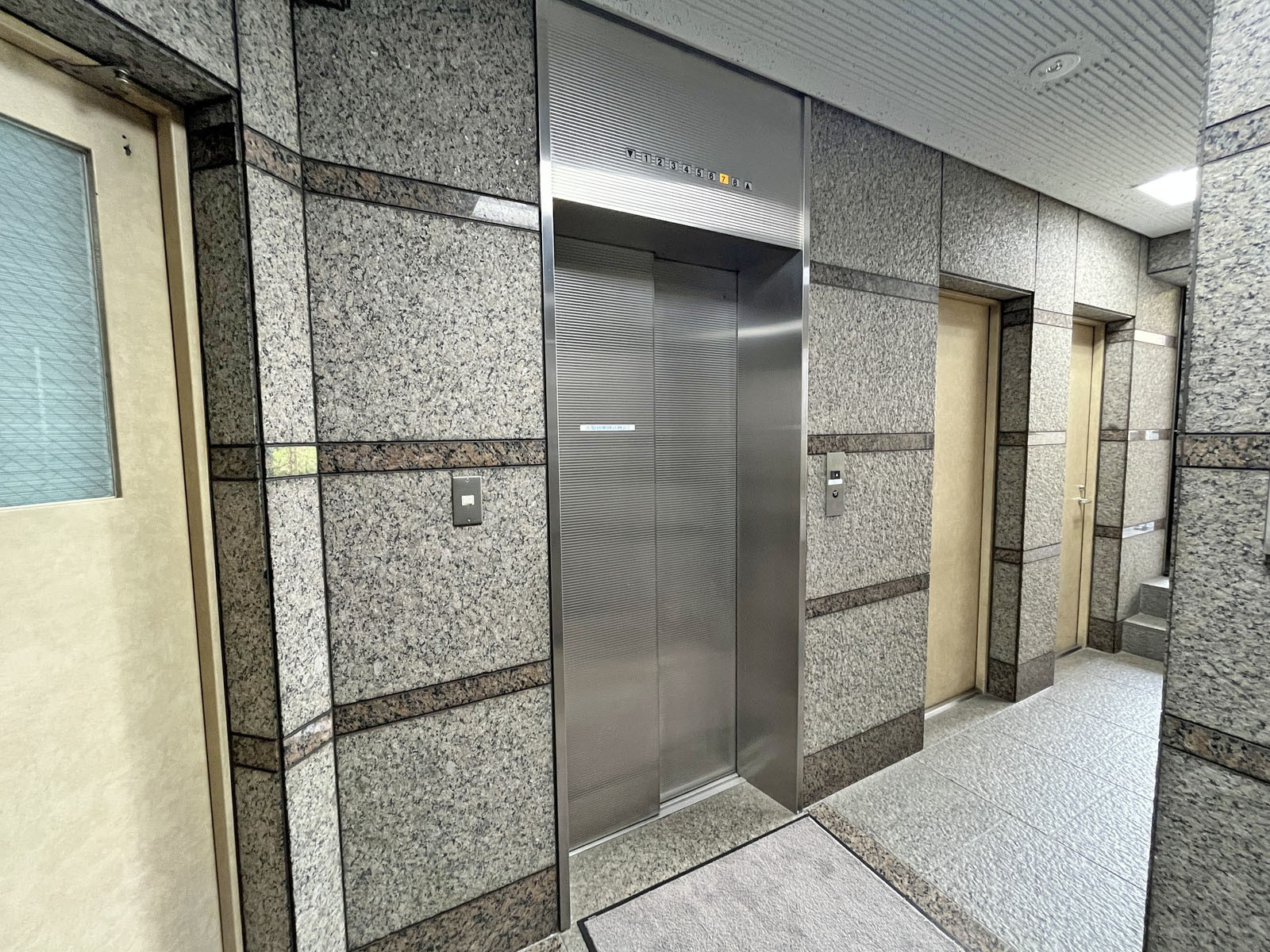エレベーター(1基)
