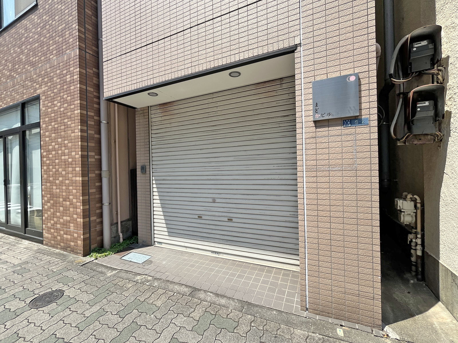 オフィスビル出入口