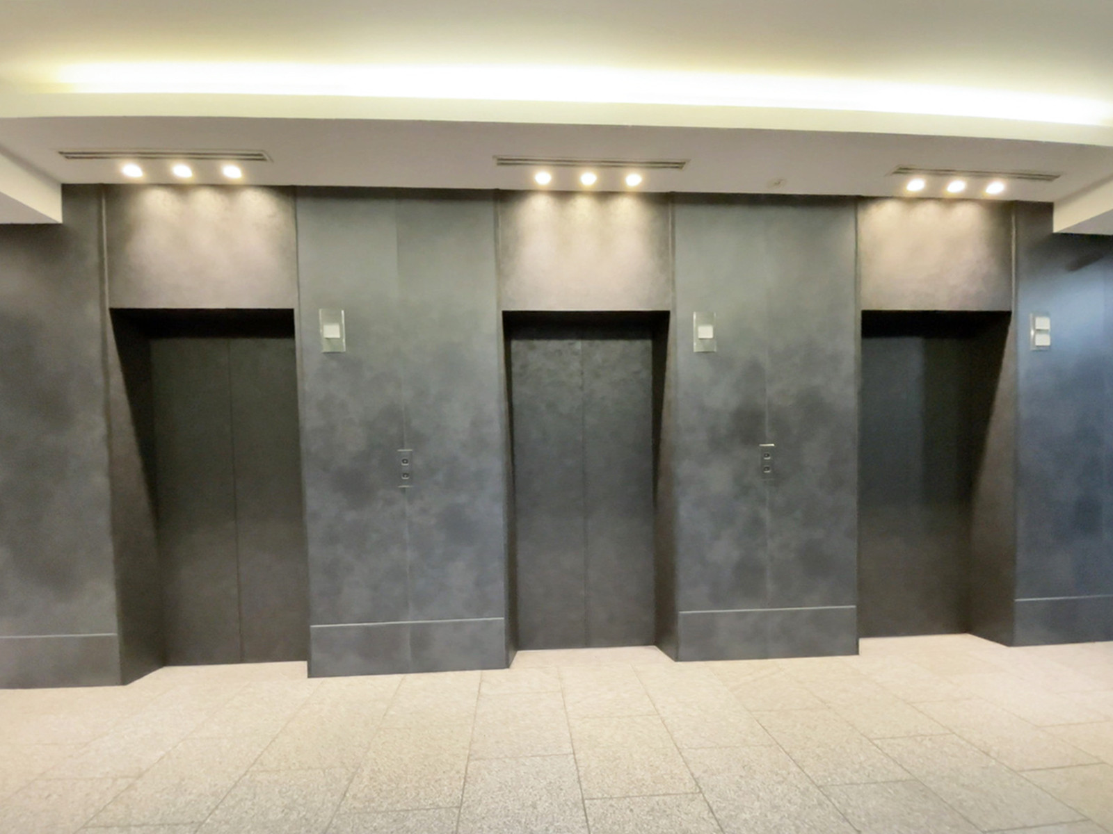 エレベーター(3基)