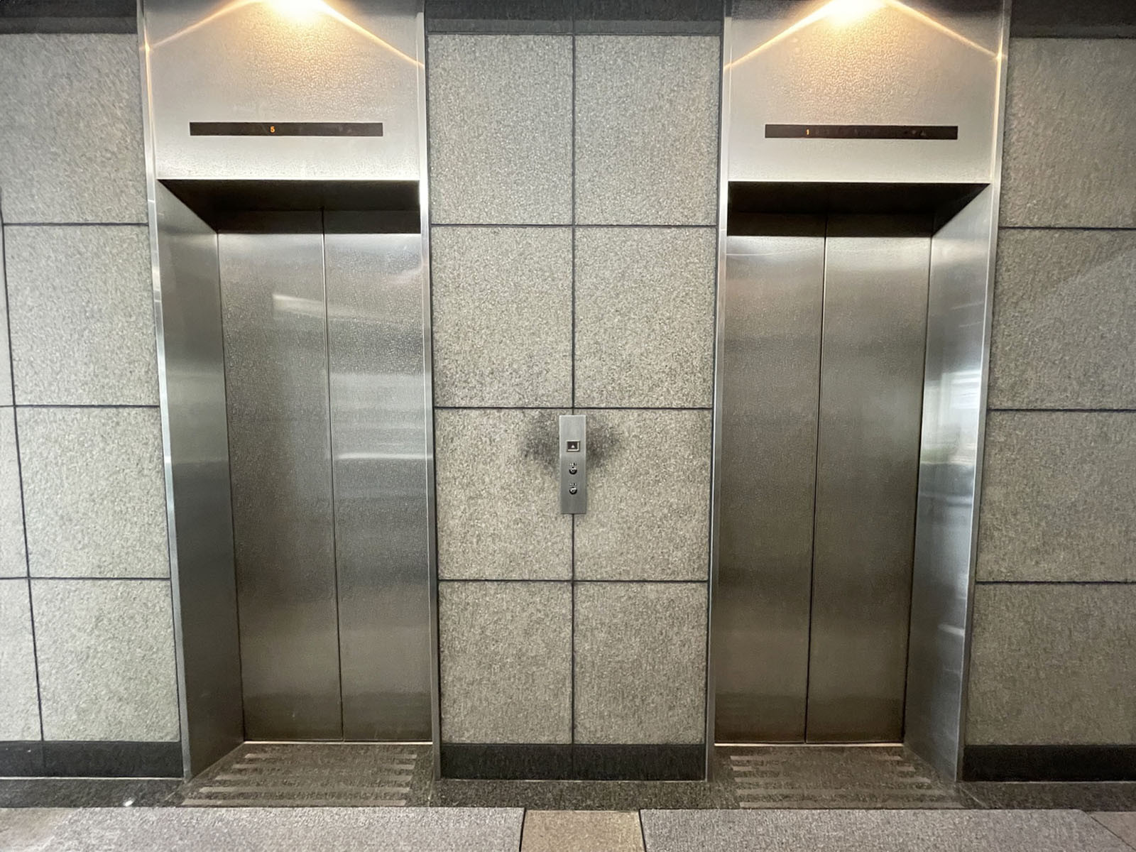 エレベーター(2基)