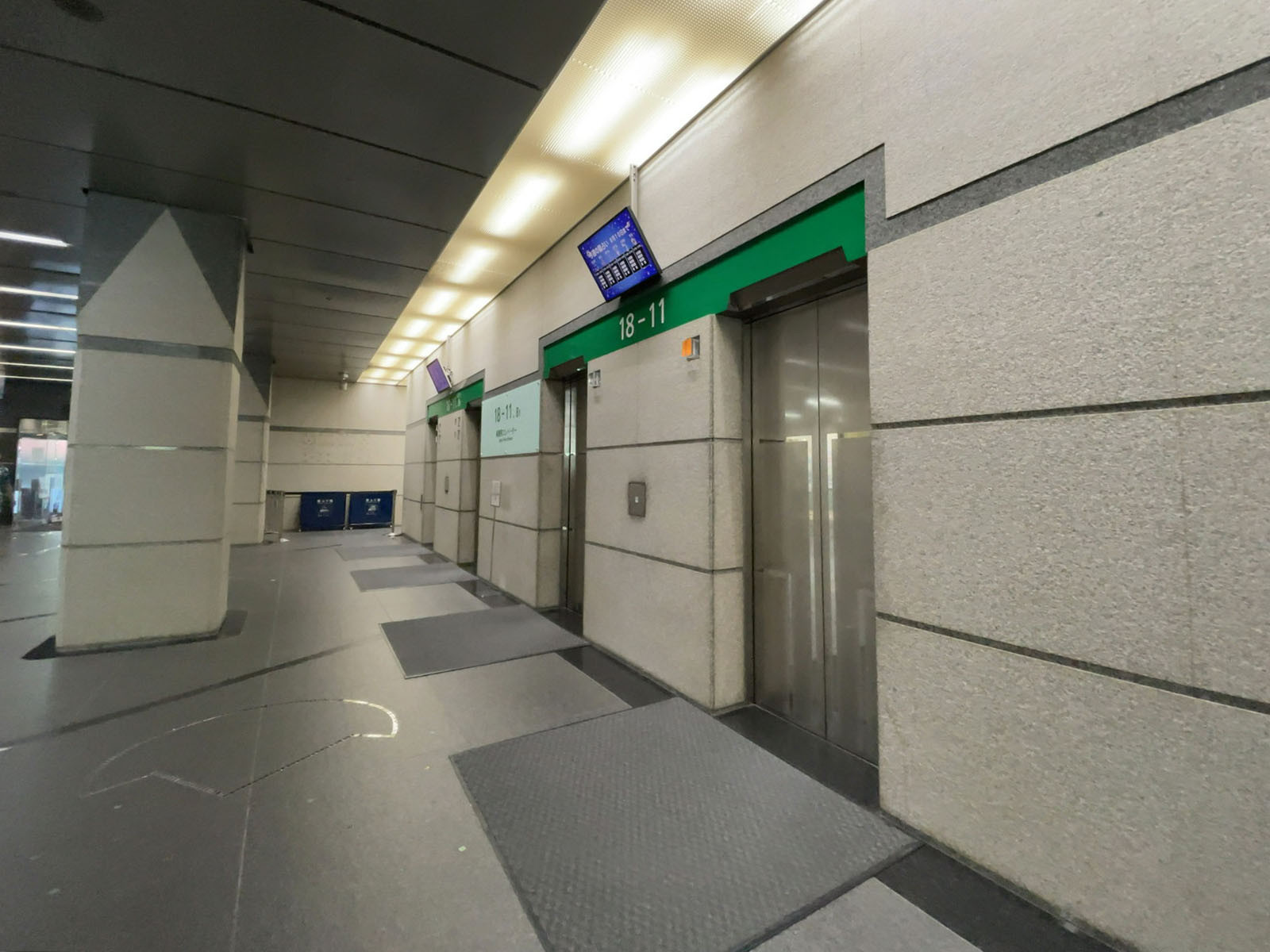 高層階エレベーター(4基)