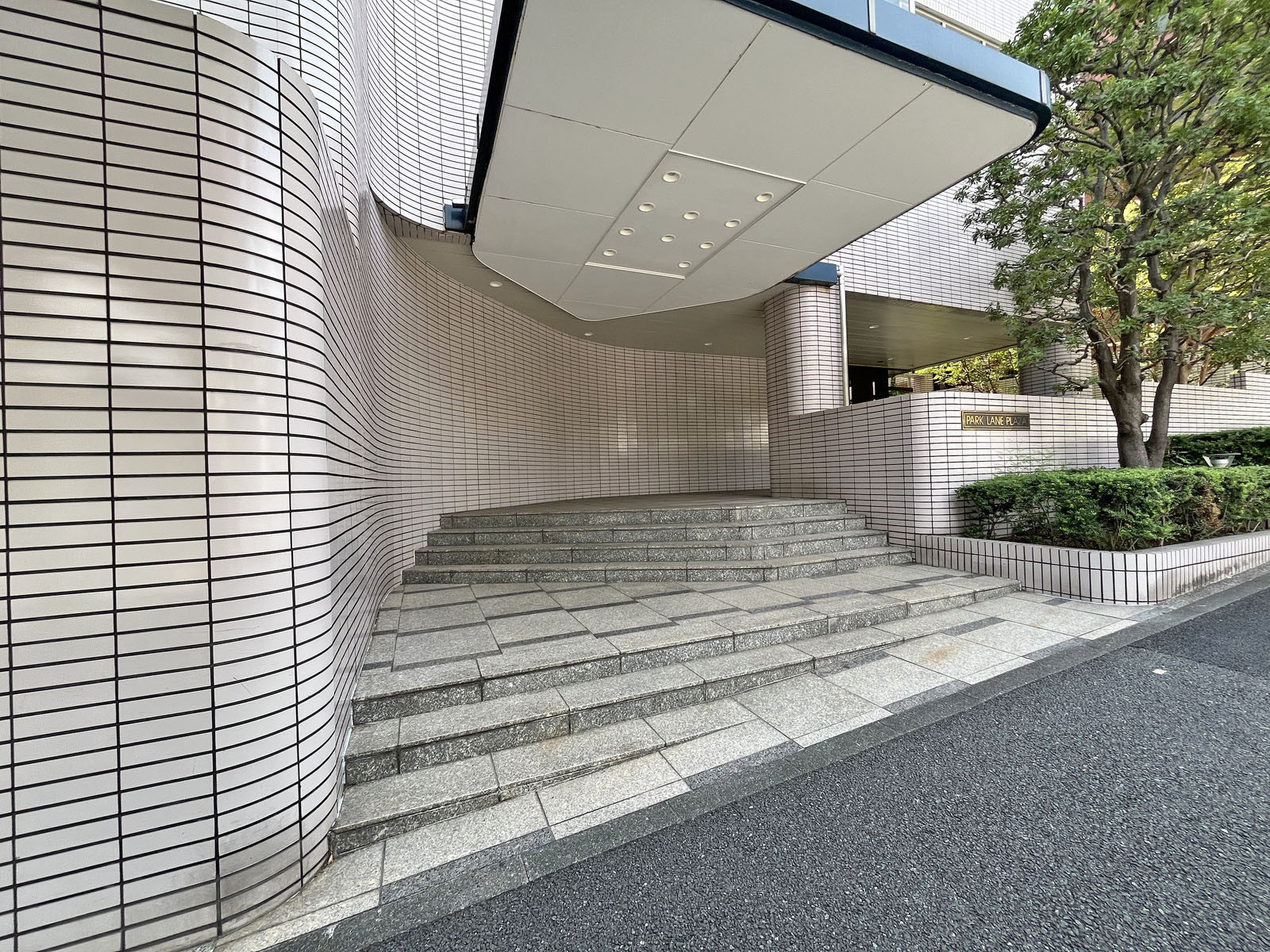 オフィスビル出入口