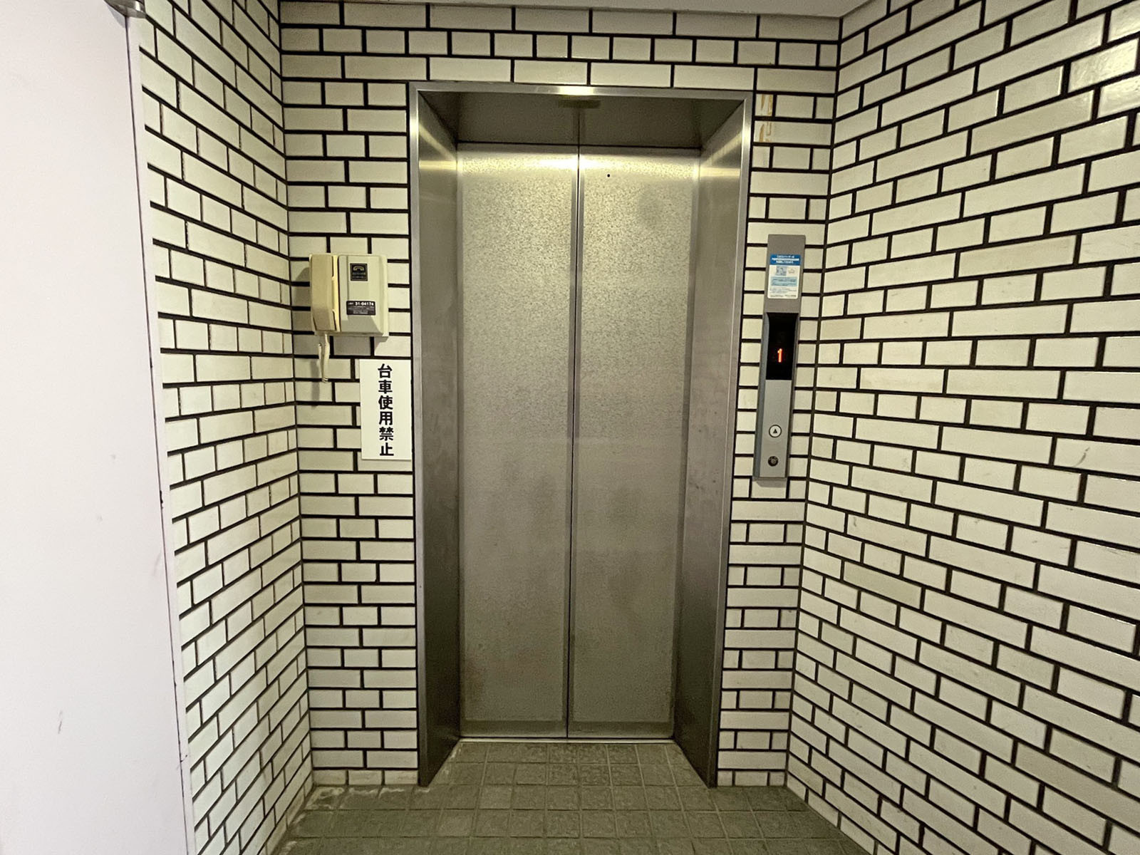 エレベーター(1基)