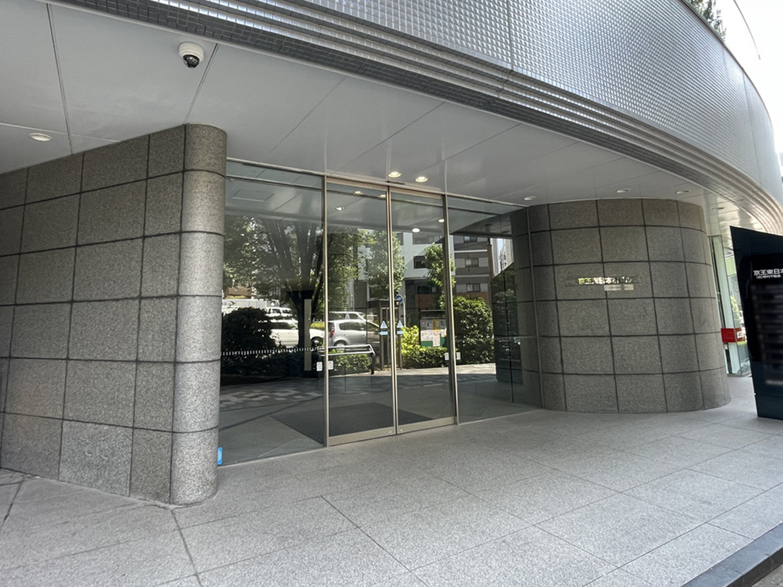 オフィスビル出入口