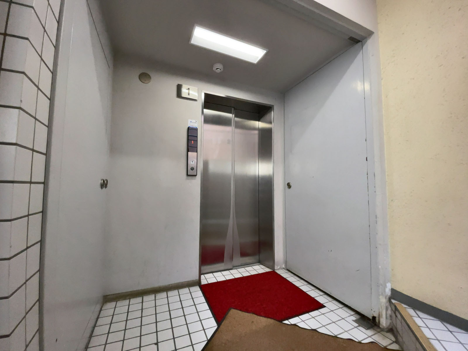 エレベーター(1基)