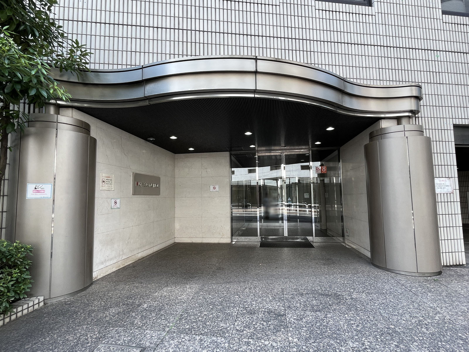 メインエントランス出入口