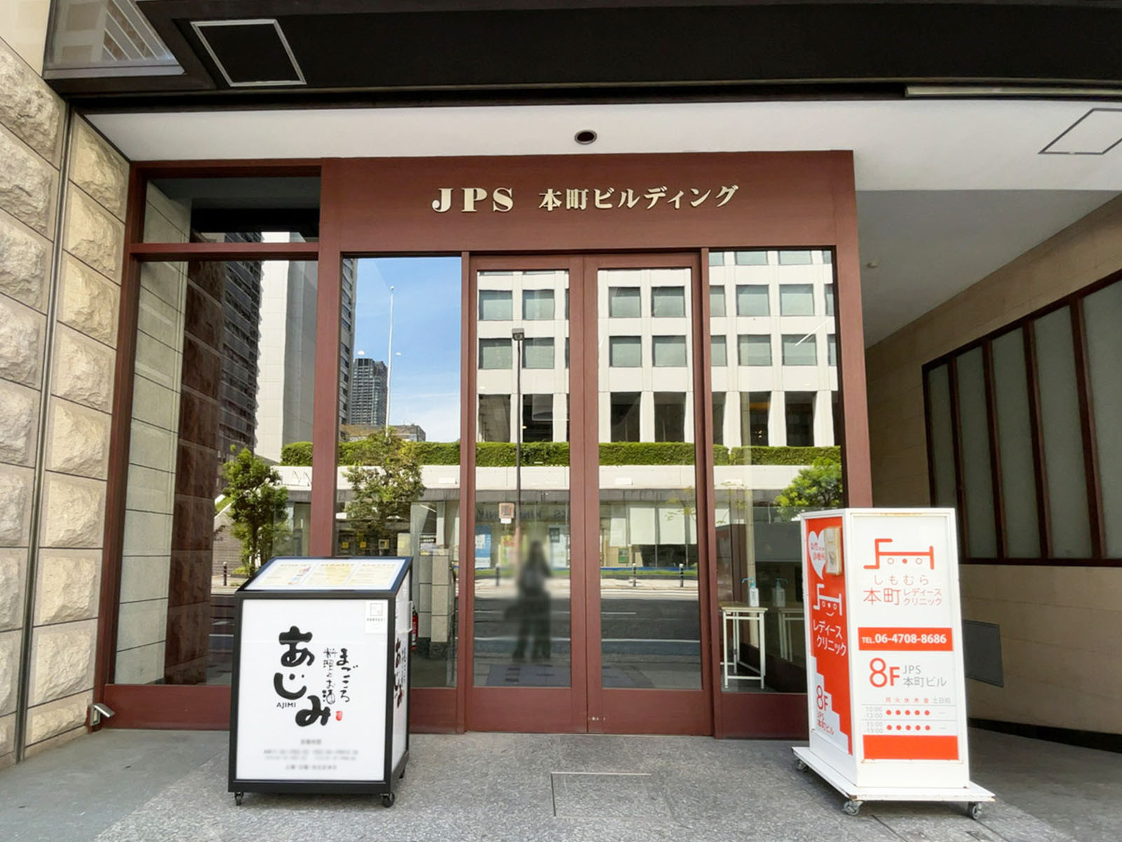 オフィスビル出入口