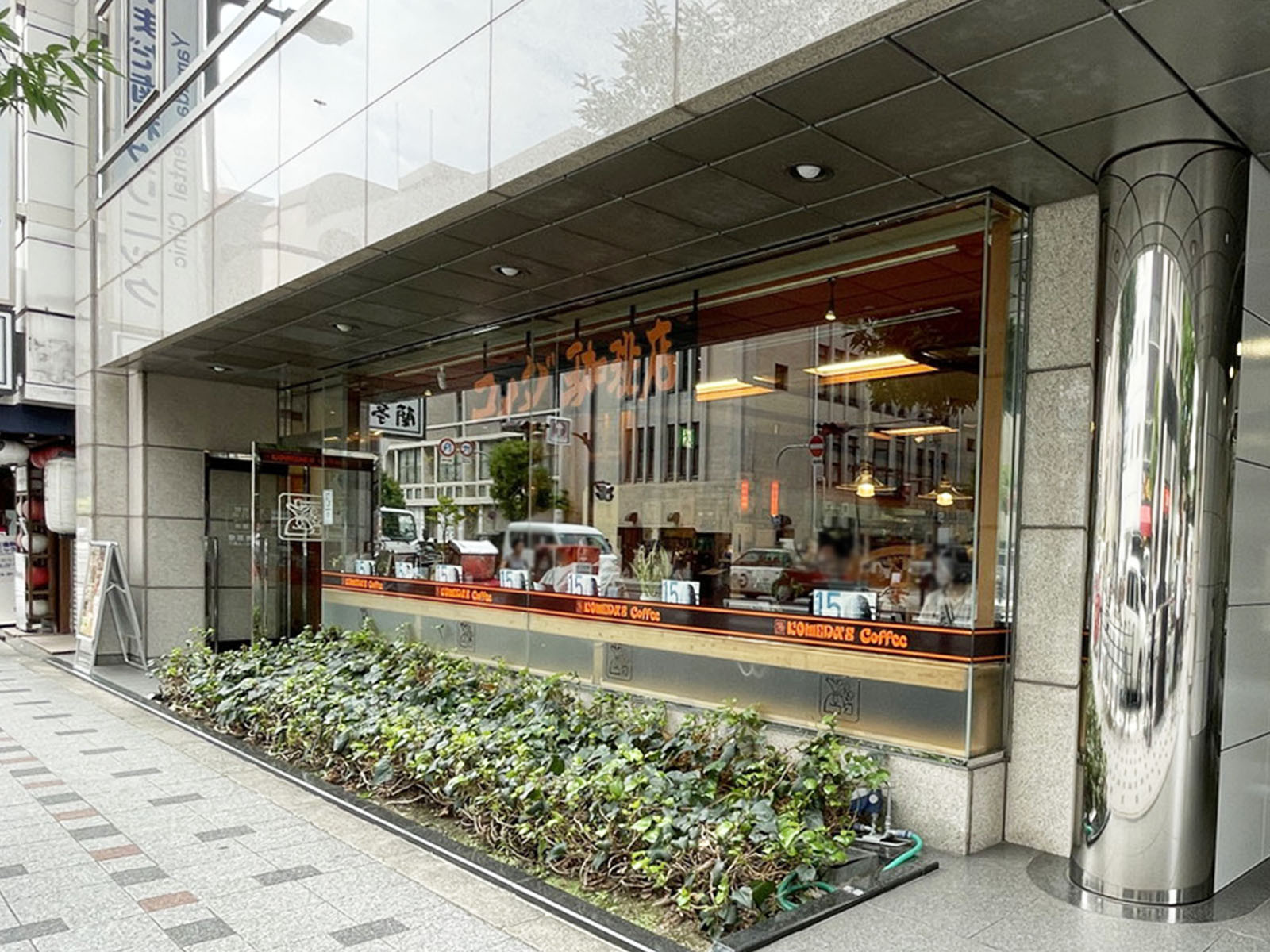 1階のコメダ珈琲店 大阪本町店