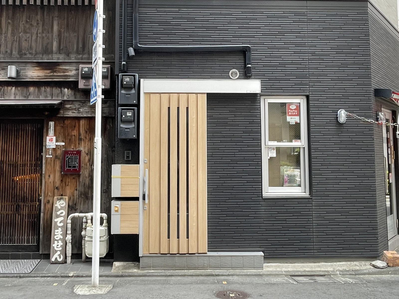 オフィスビル出入口