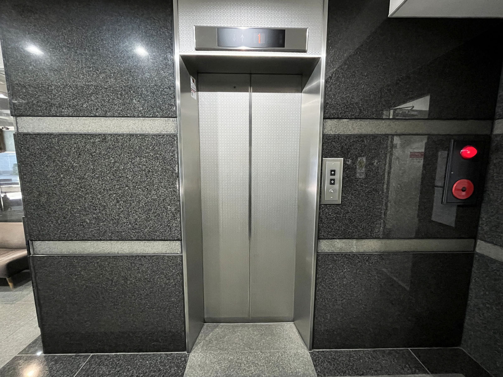 エレベーター(1基)
