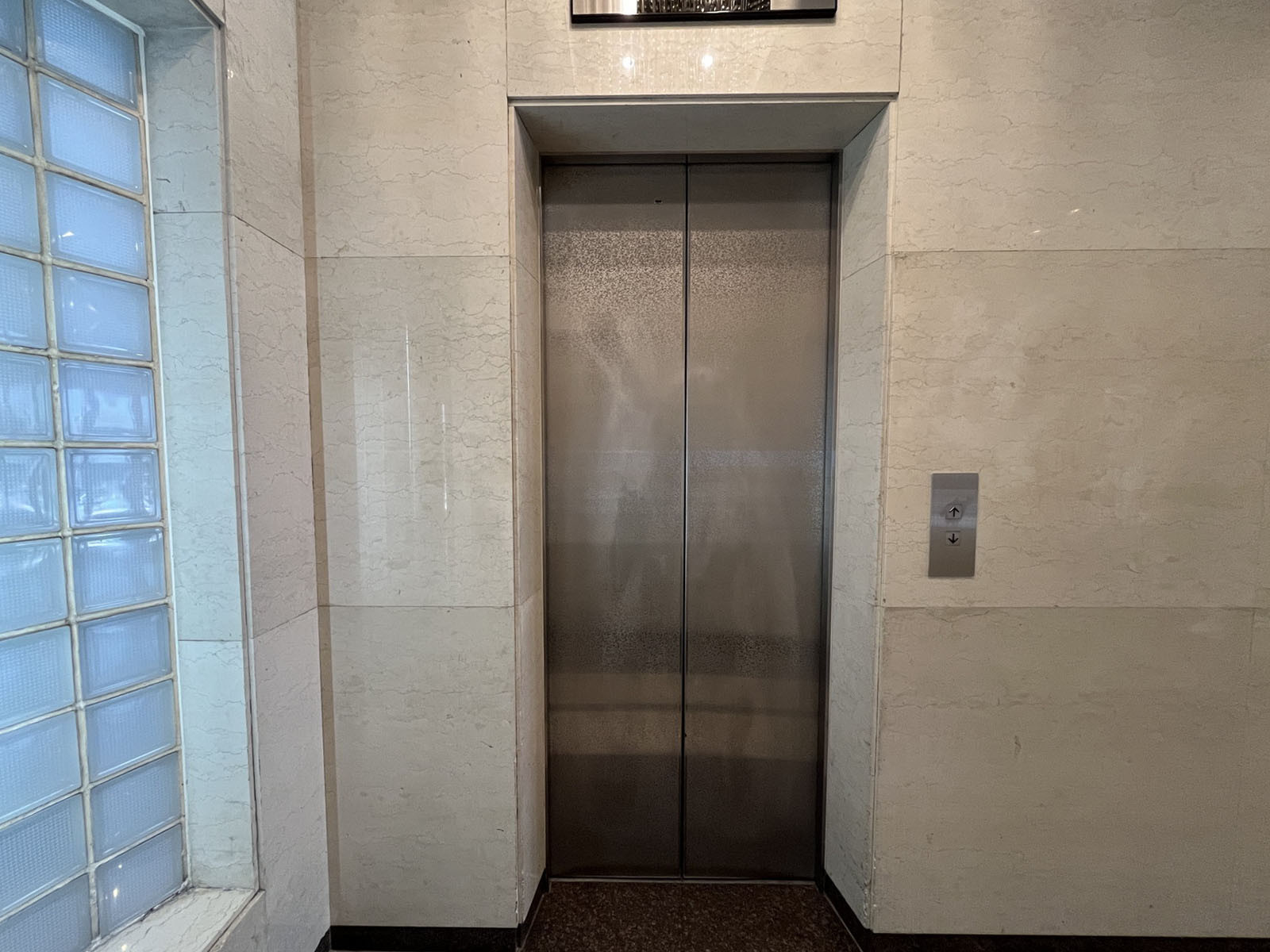 エレベーター(1基)