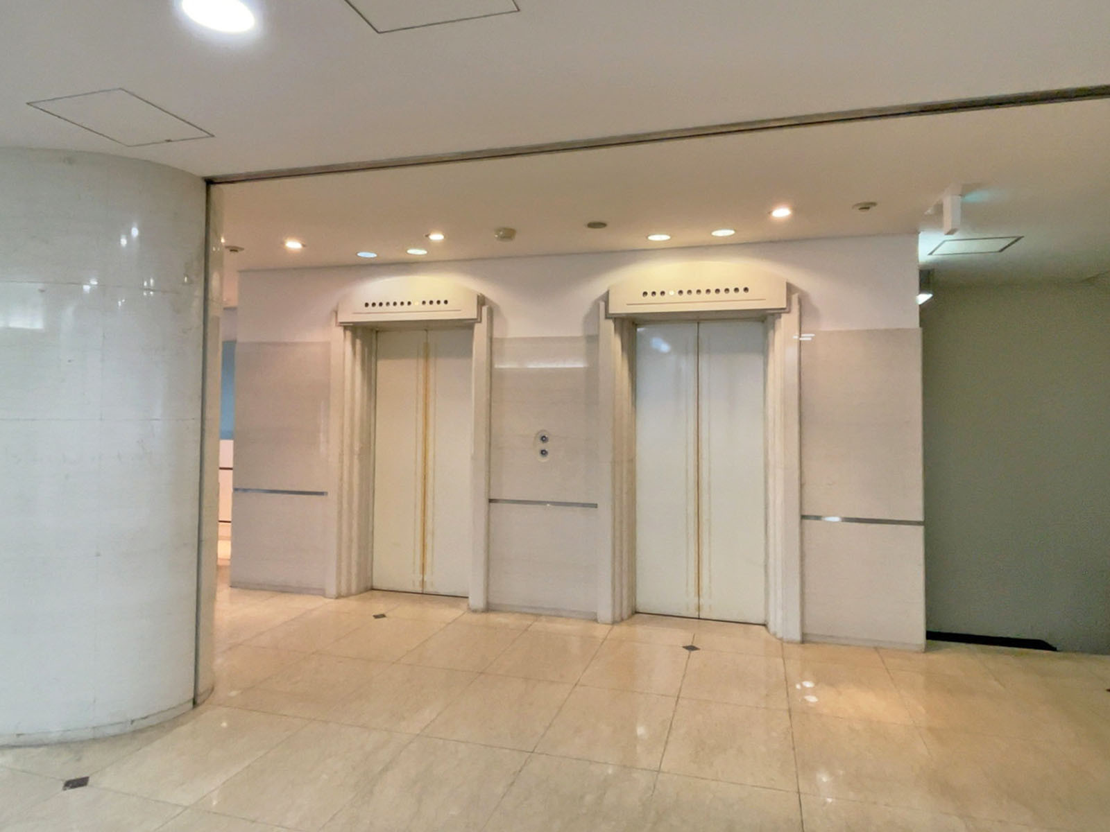 エレベーター(乗用2基)