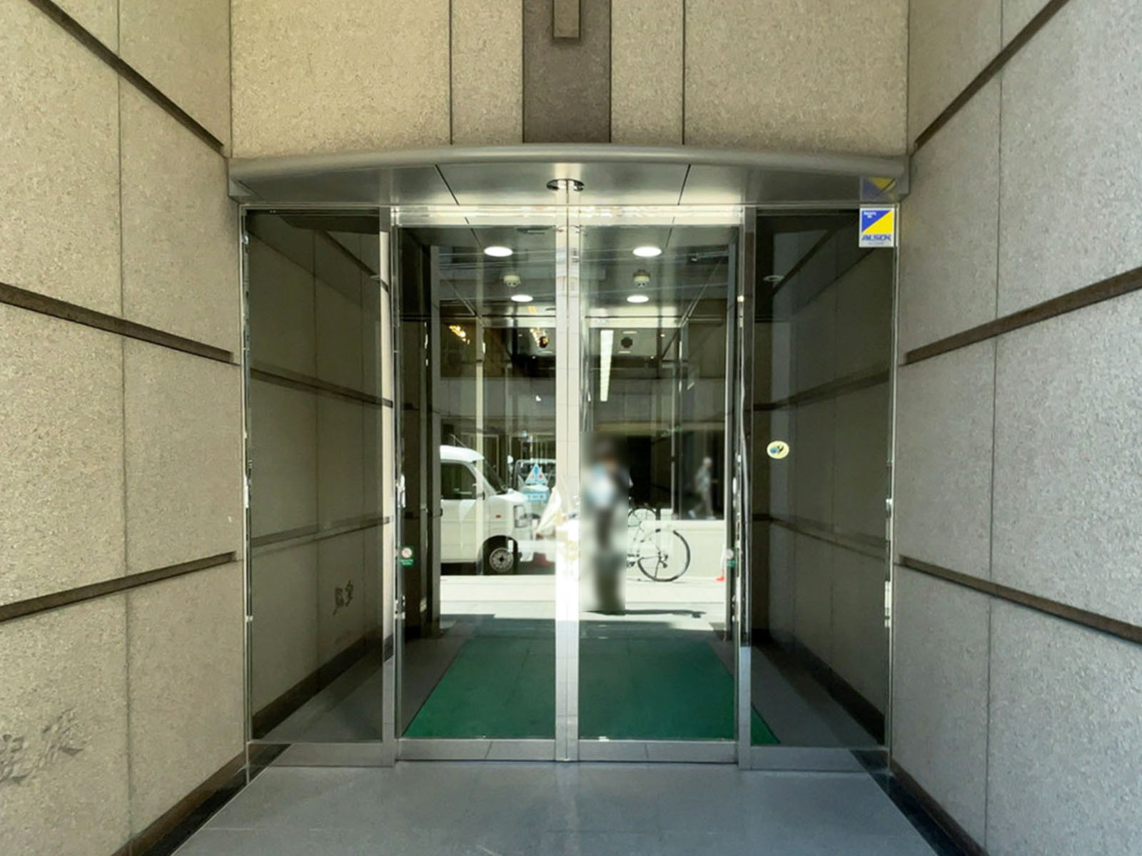 オフィスビル出入口