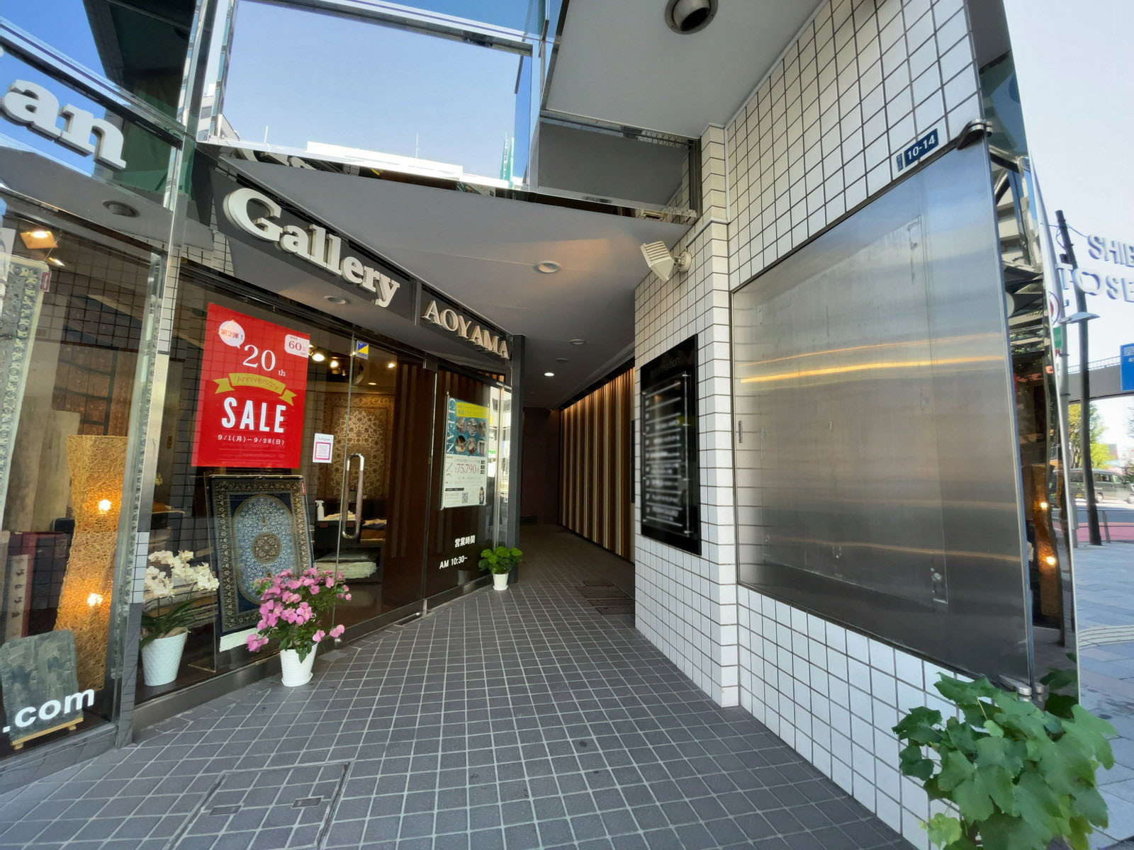 オフィスビル出入口