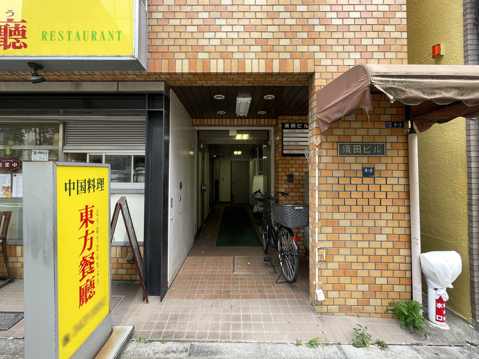 オフィスビル出入口