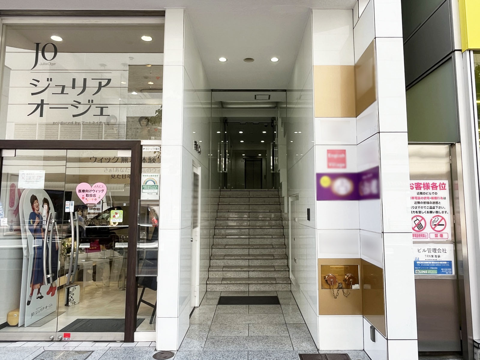 オフィスビル出入口