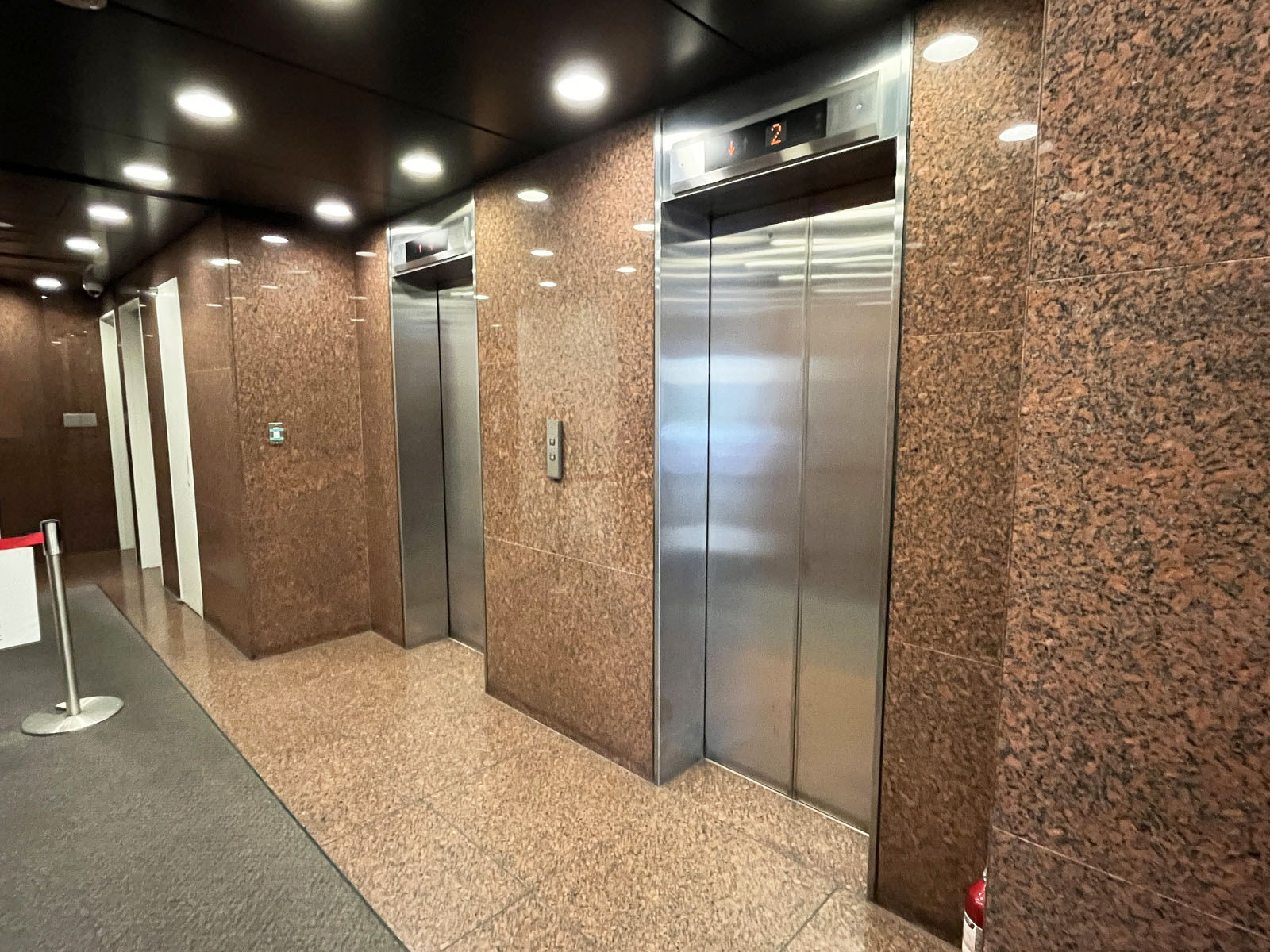 エレベーター(2基)