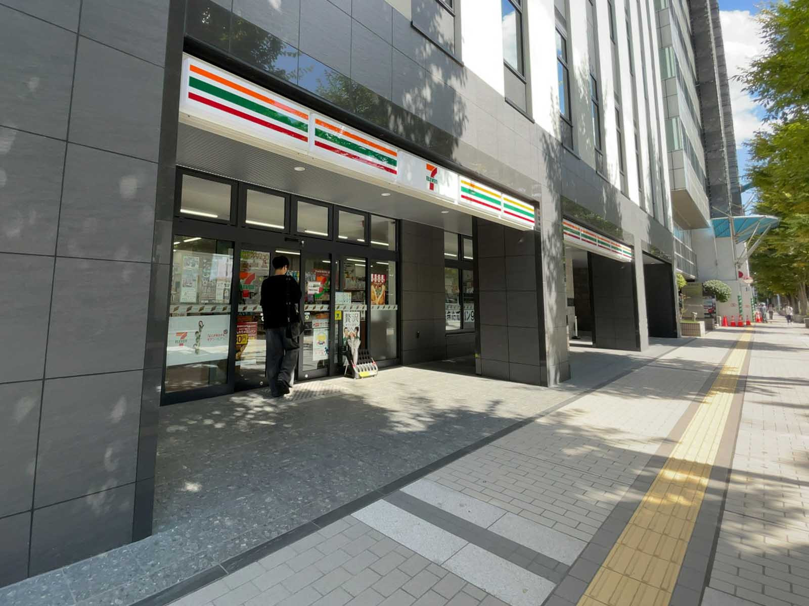 1階のセブン-イレブン札幌大通西6丁目店