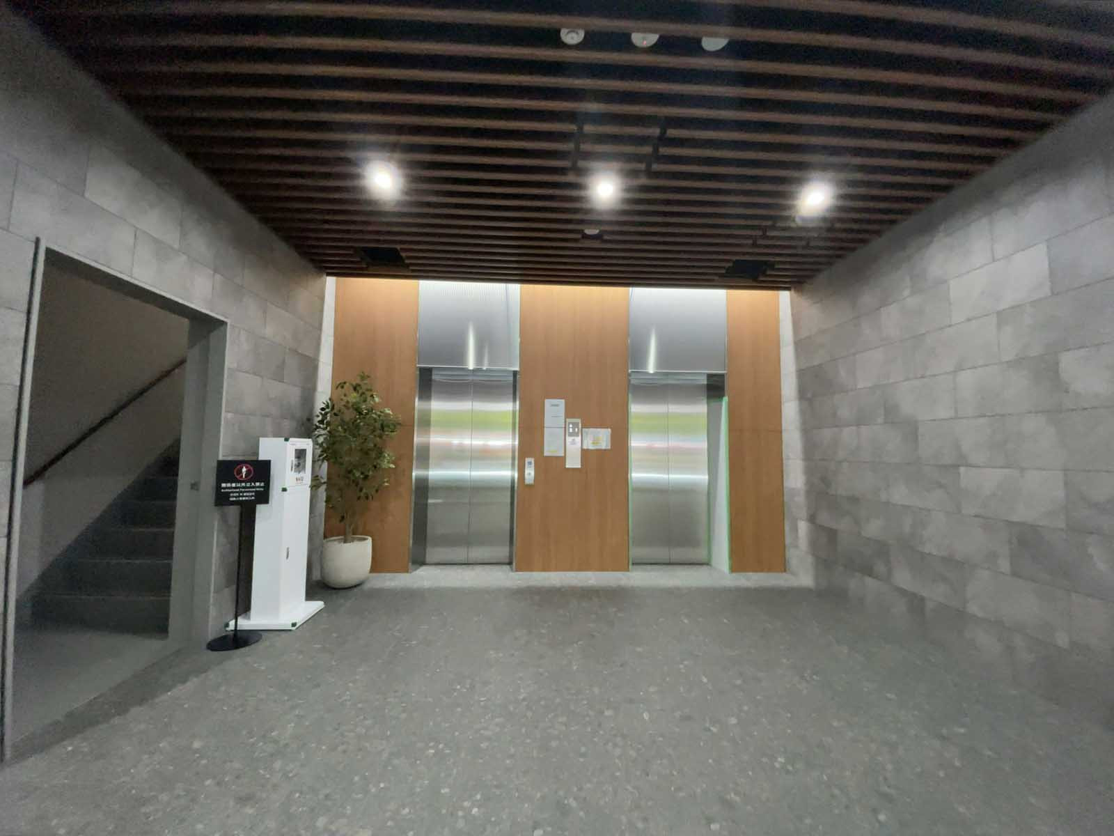 エレベーター(2基)