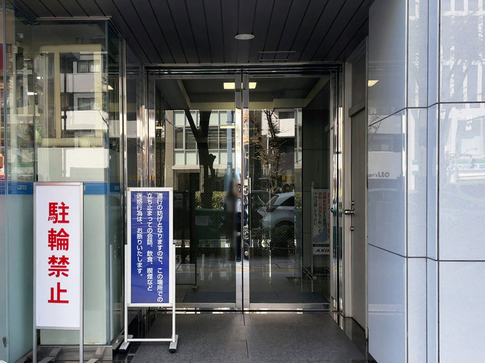 オフィスビル出入口