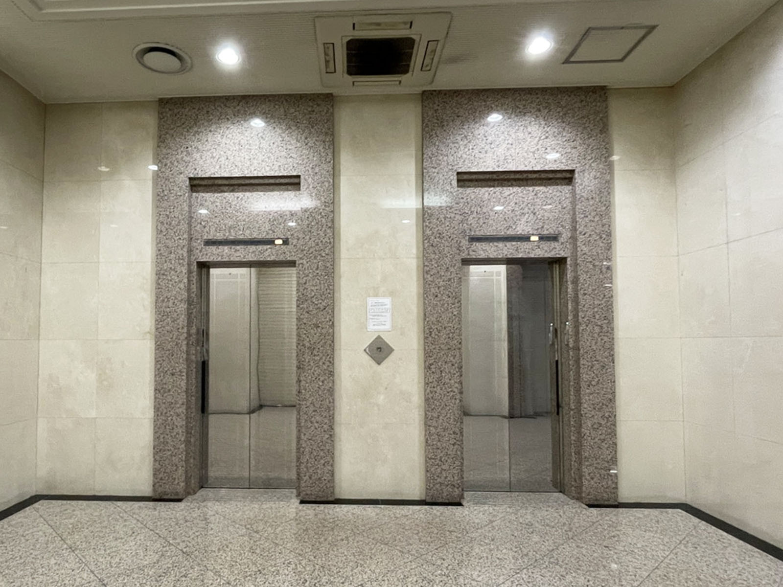 エレベーター(2基)