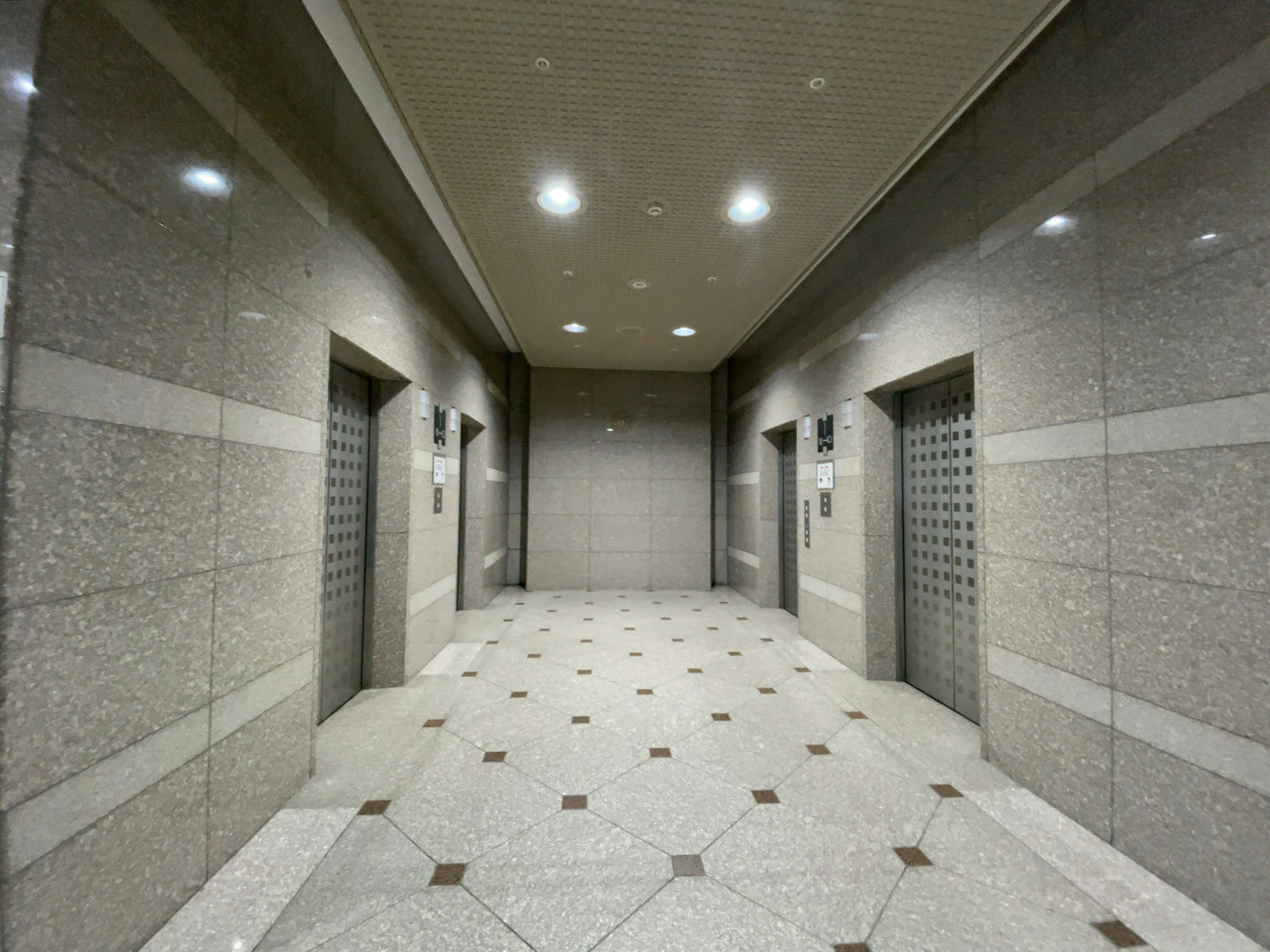 エレベーター(4基)