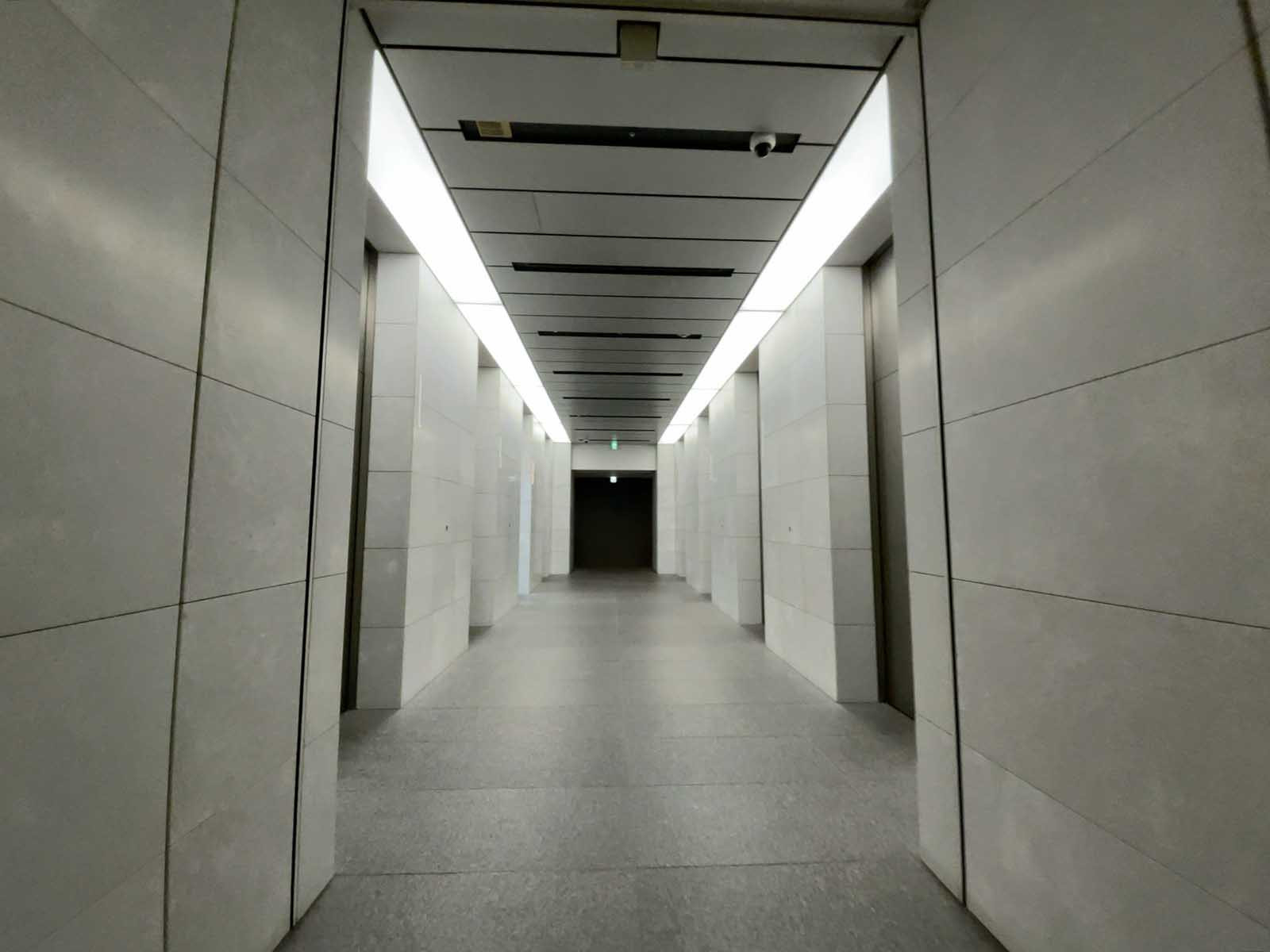エレベーター(18基)