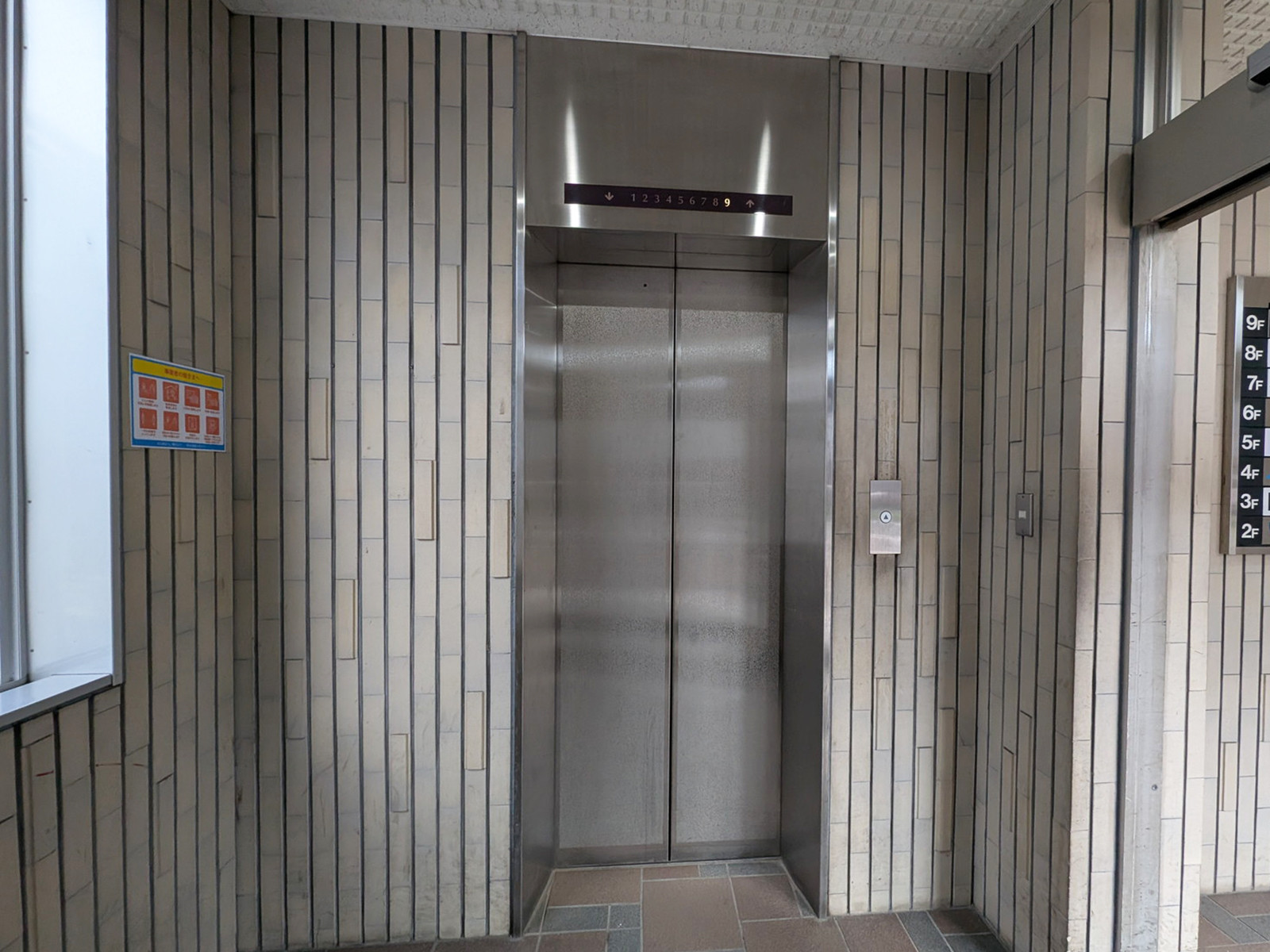 エレベーター(1基)