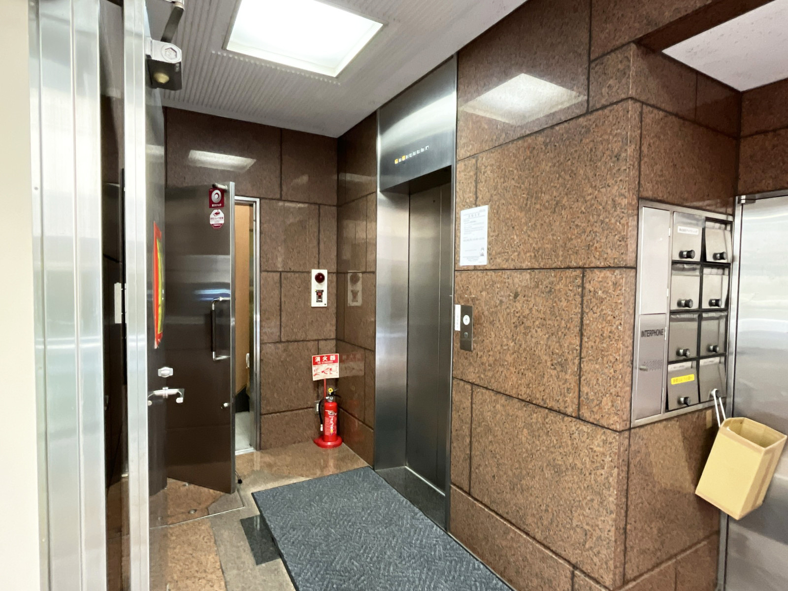 エレベーター(1基)