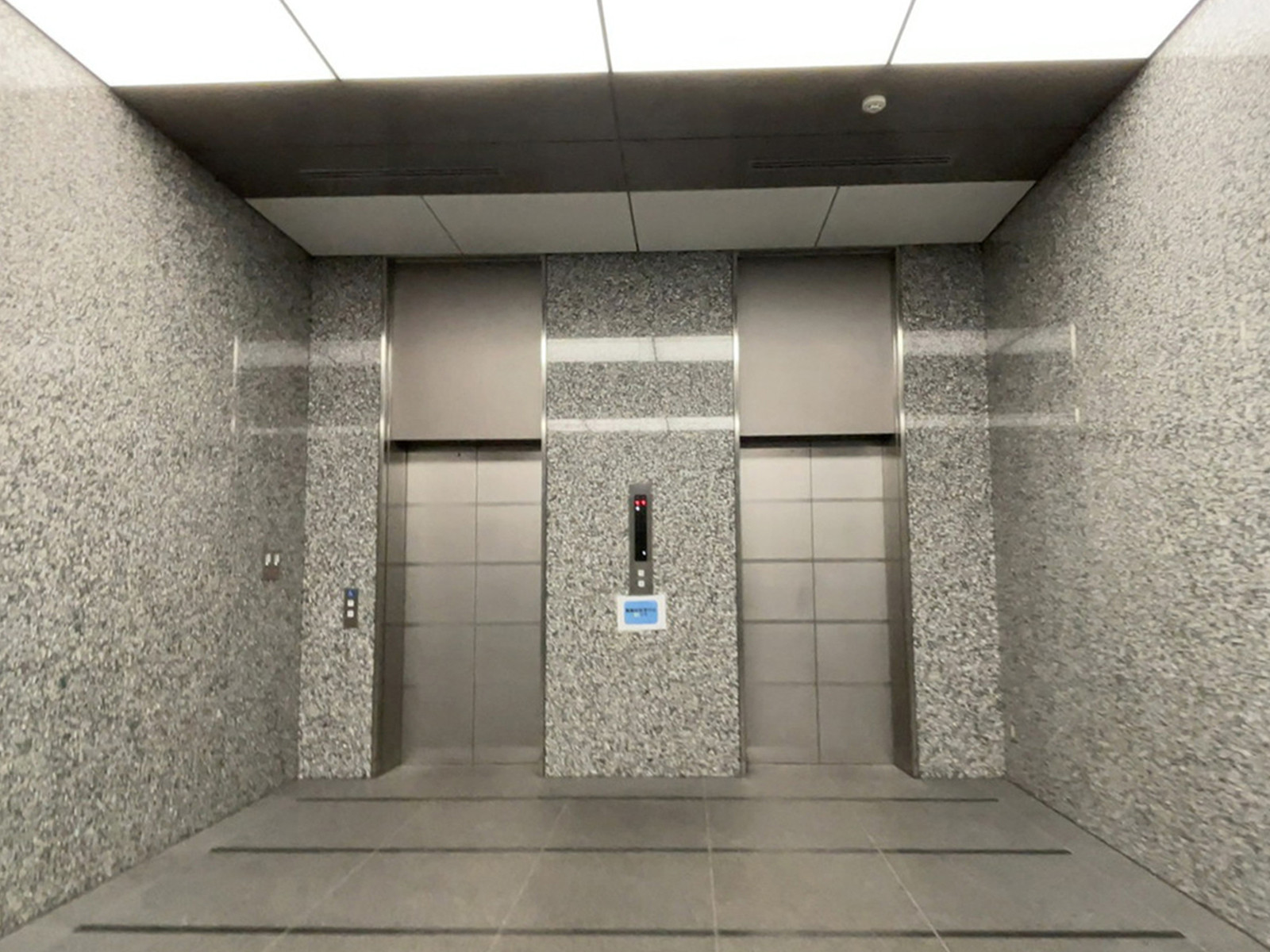 エレベーター(2基)