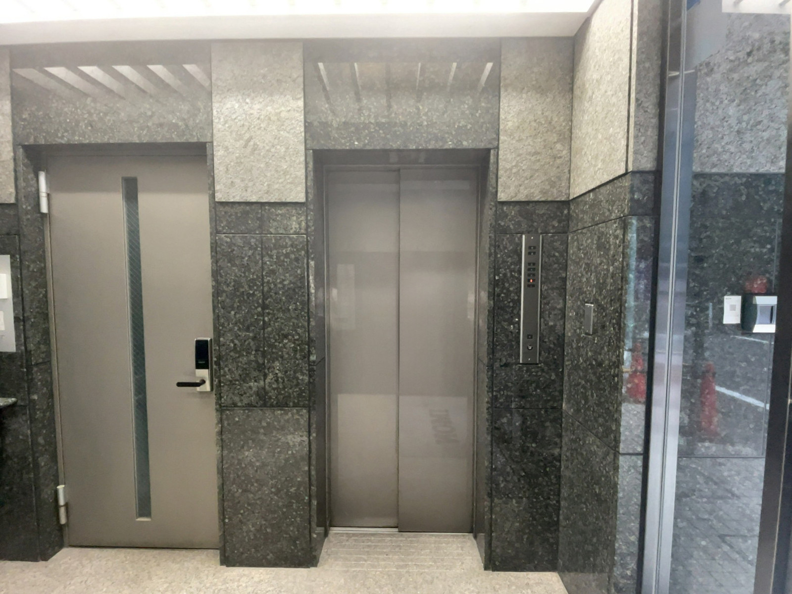 エレベーター(1基)