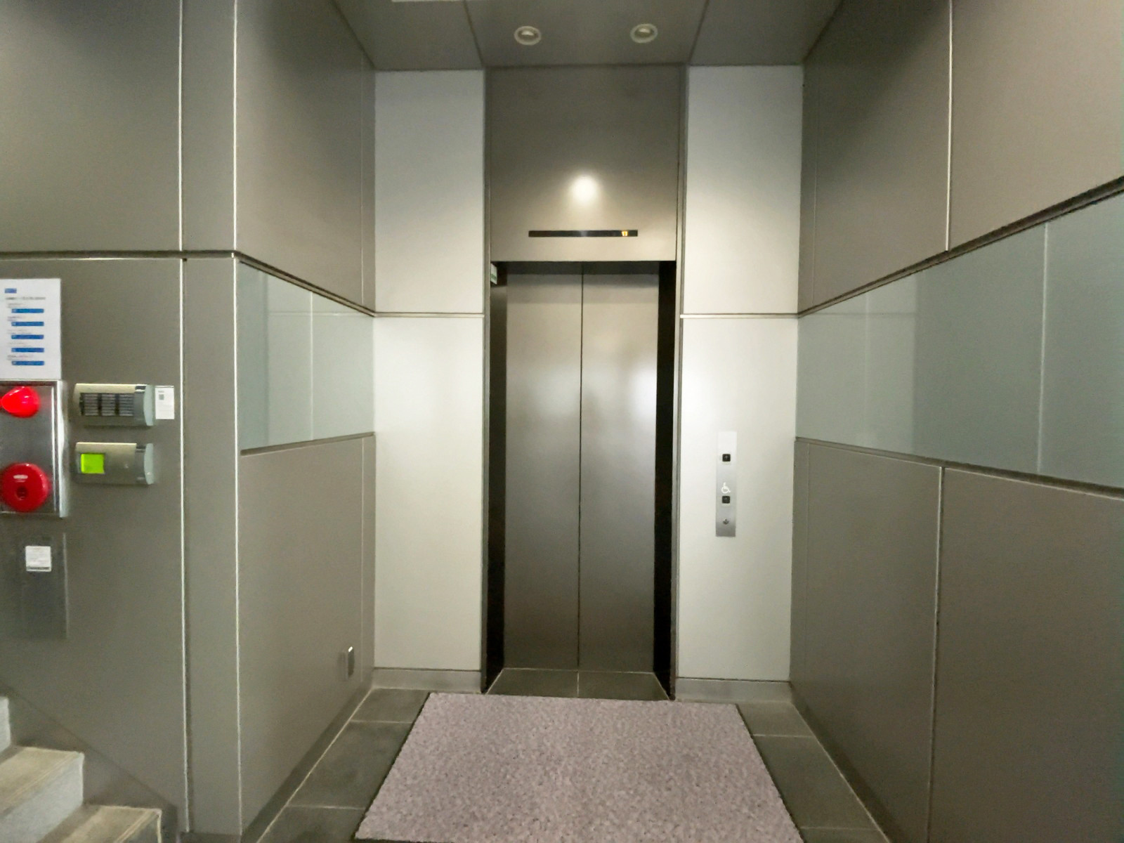 エレベーター(1基)