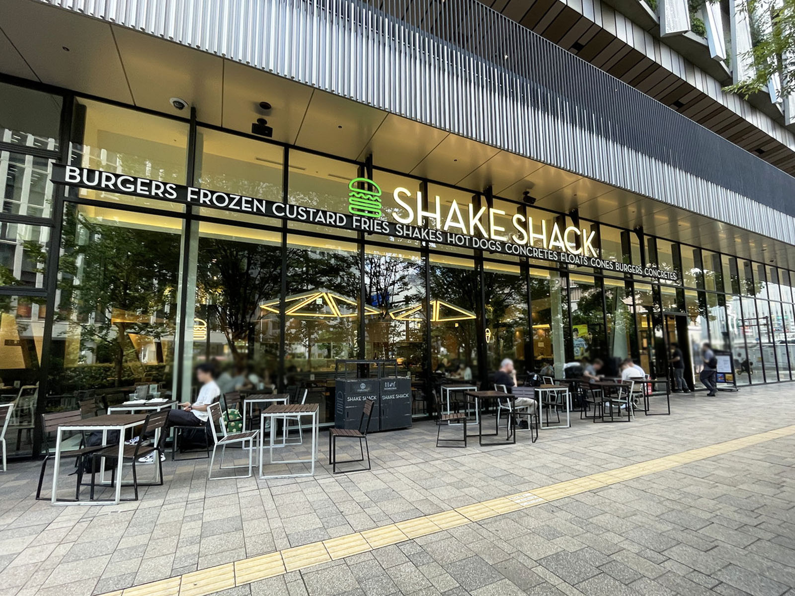 1階のシェイクシャック 梅田阪神店