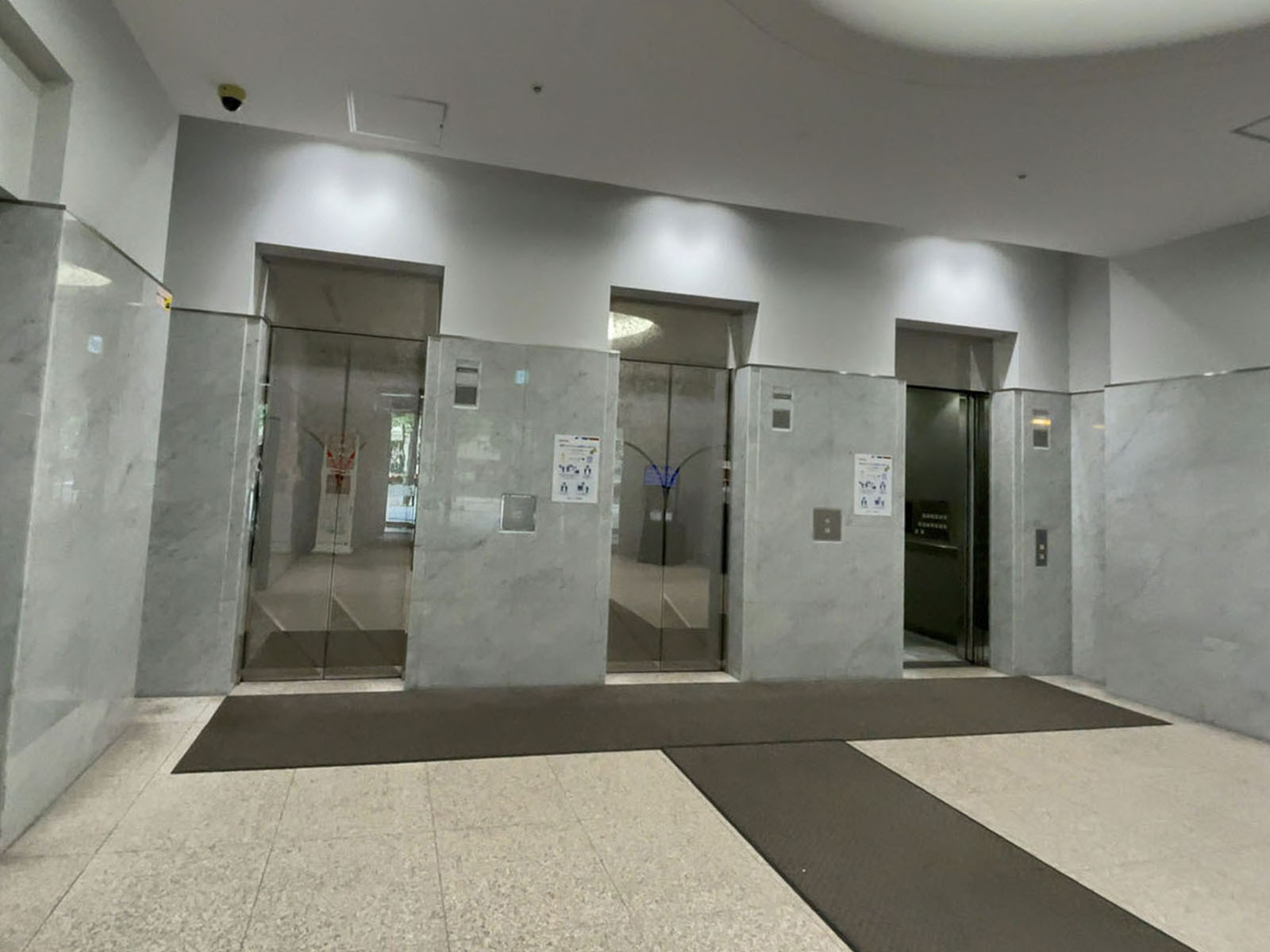 エレベーター(3基)