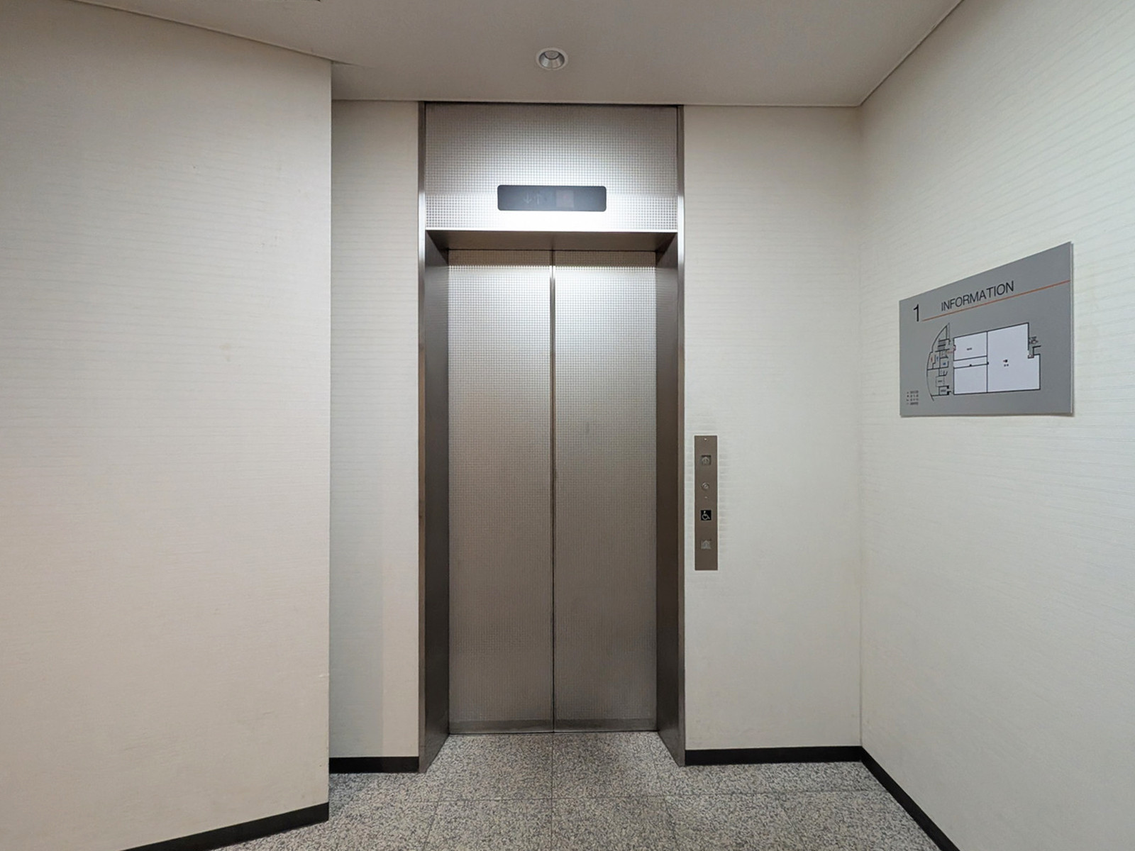 エレベーター(1基)