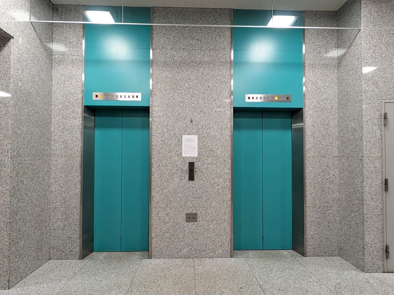 エレベーター(2基)