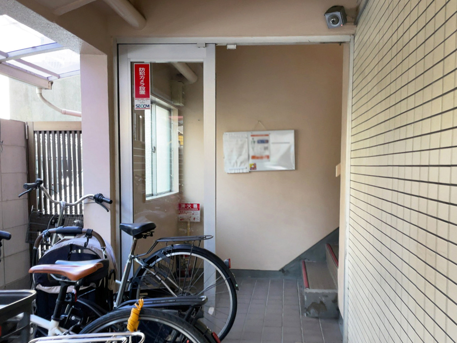 オフィスビル出入口