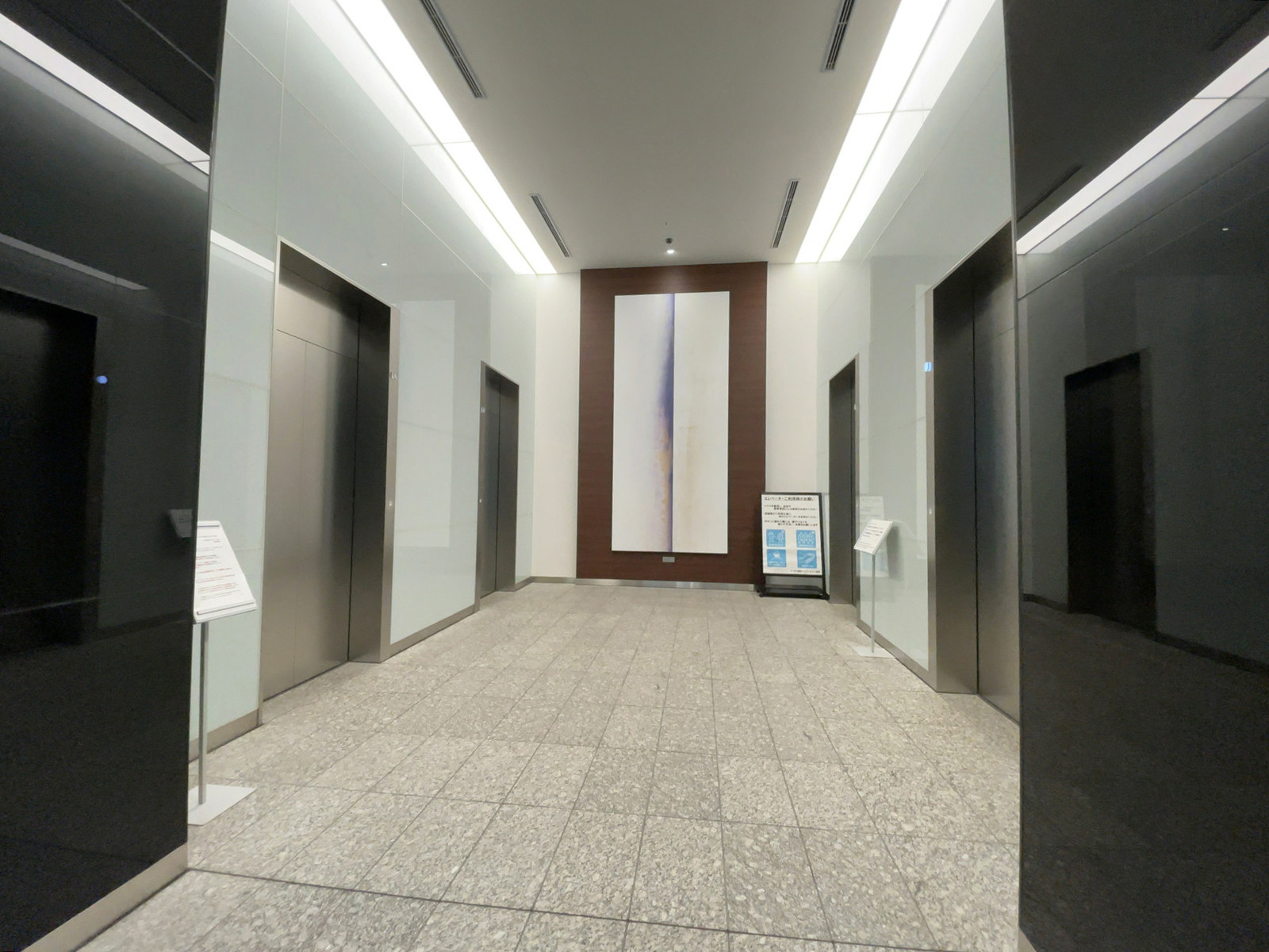エレベーター(5基)