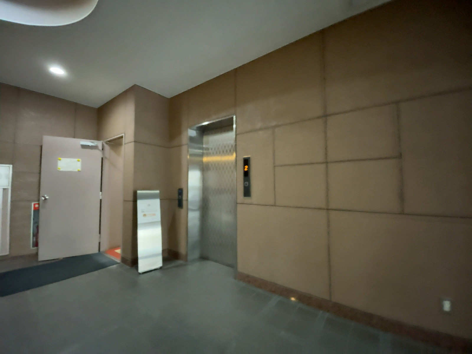 エレベーター(1基)