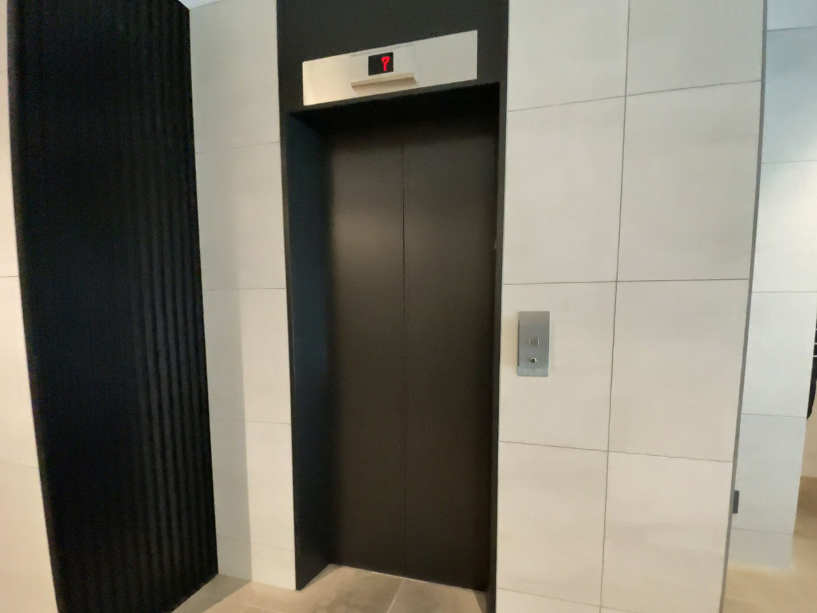エレベーター(1基)