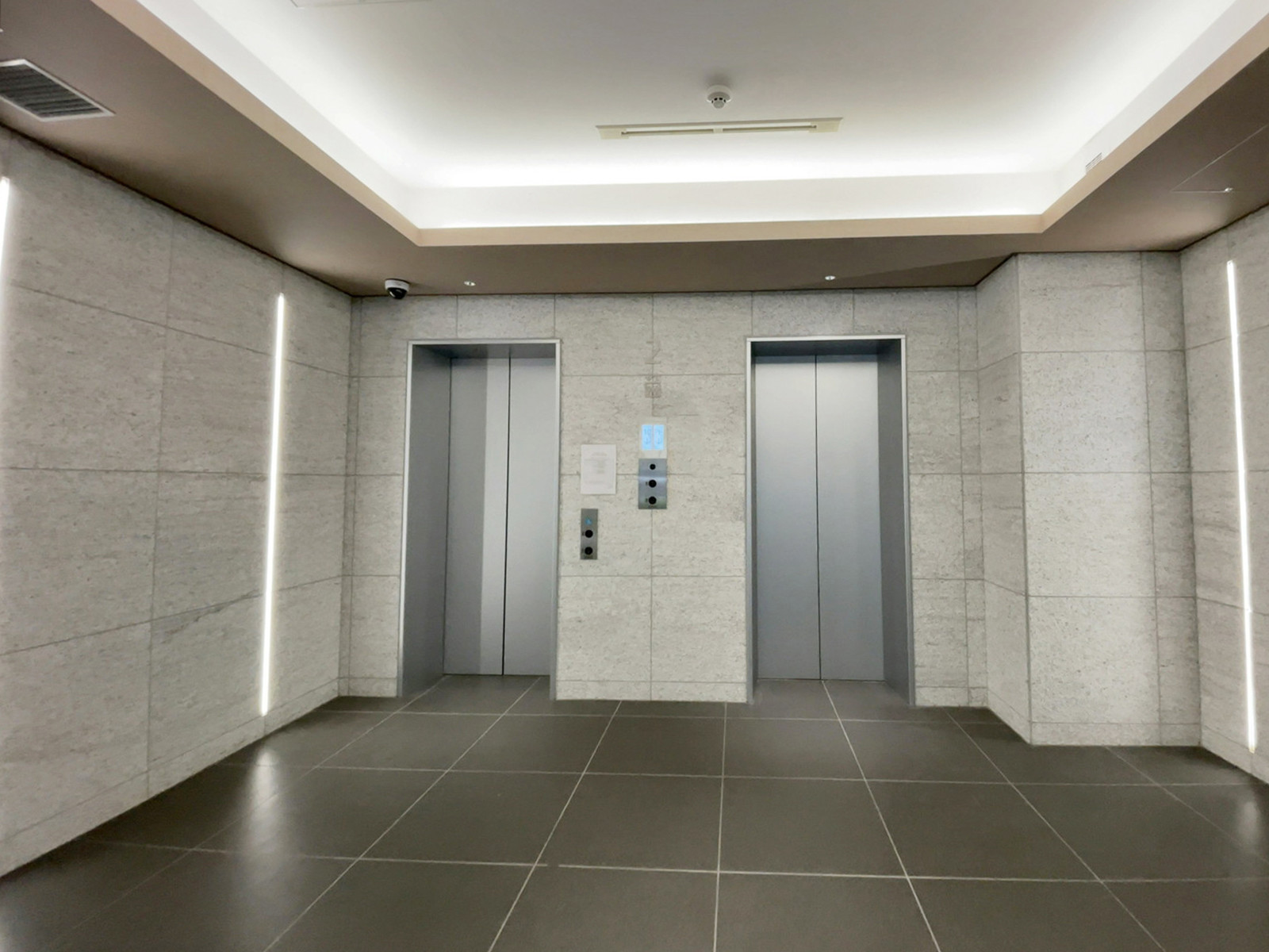 エレベーター(2基)