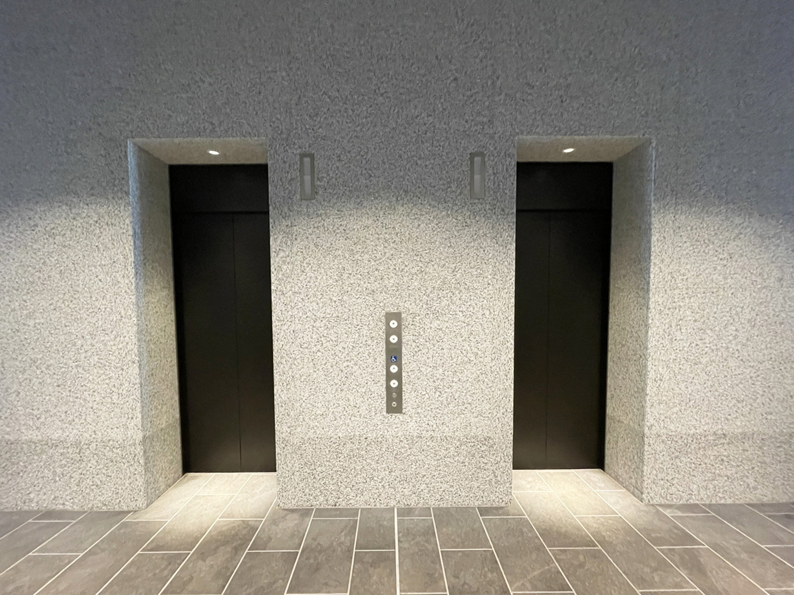 エレベーター(2基)
