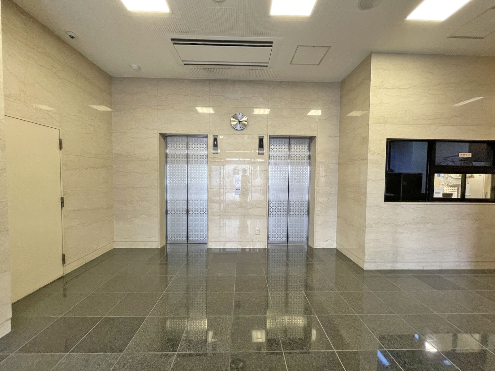 エレベーター(2基)
