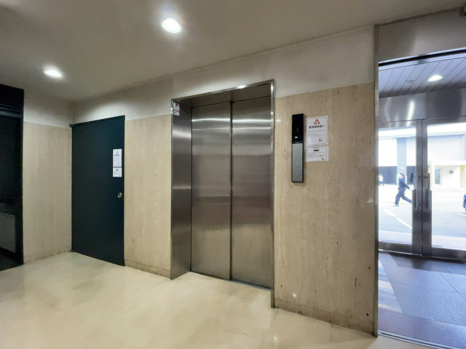 エレベーター(1基)