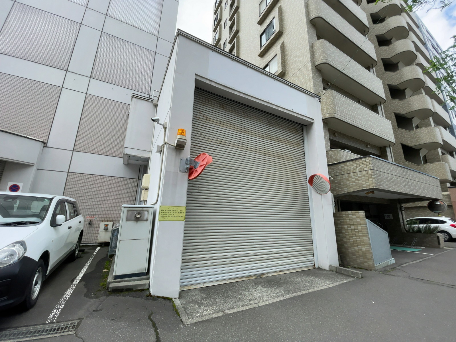 地下倉庫出入り口