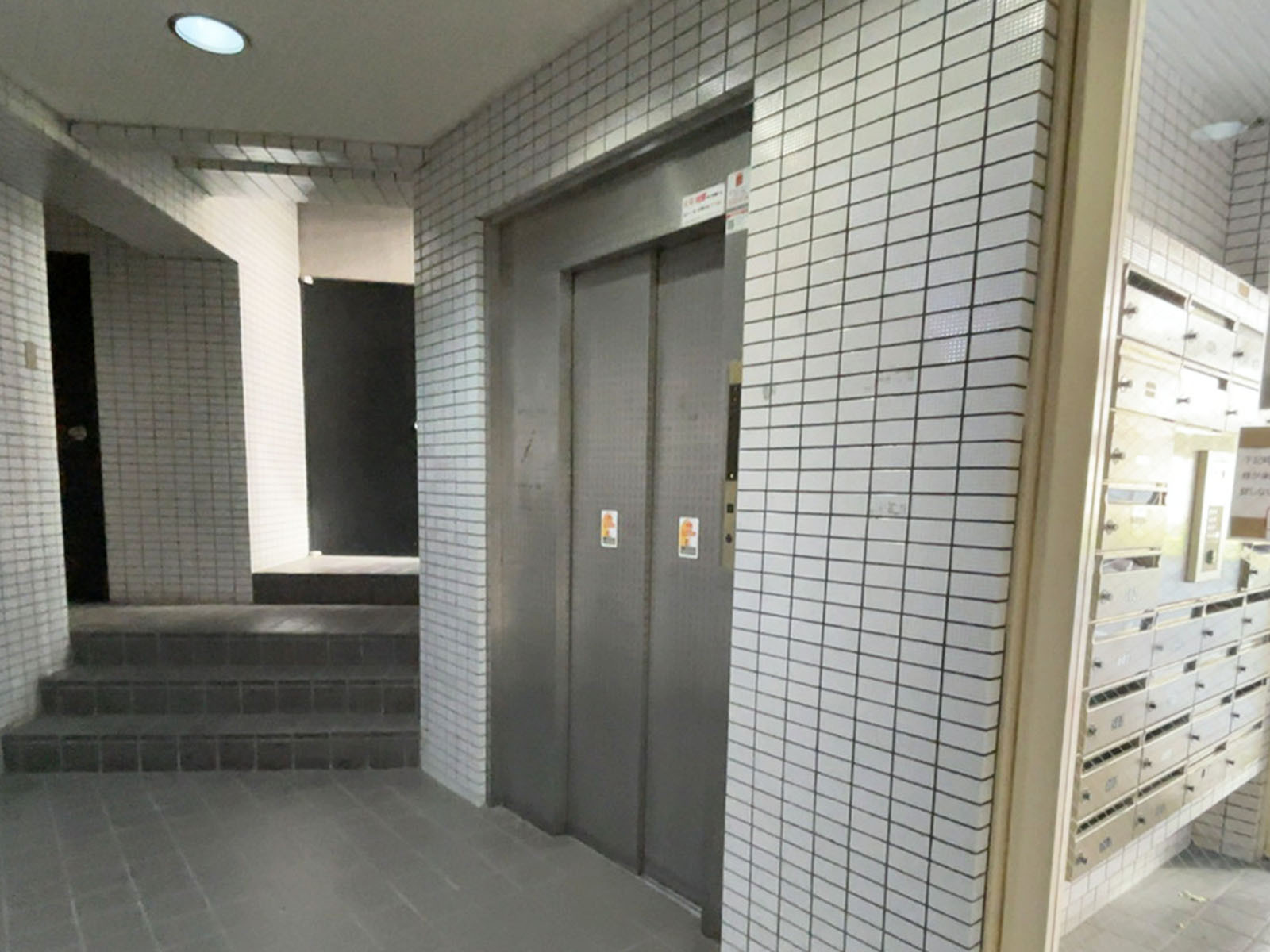 エレベーター(1基)